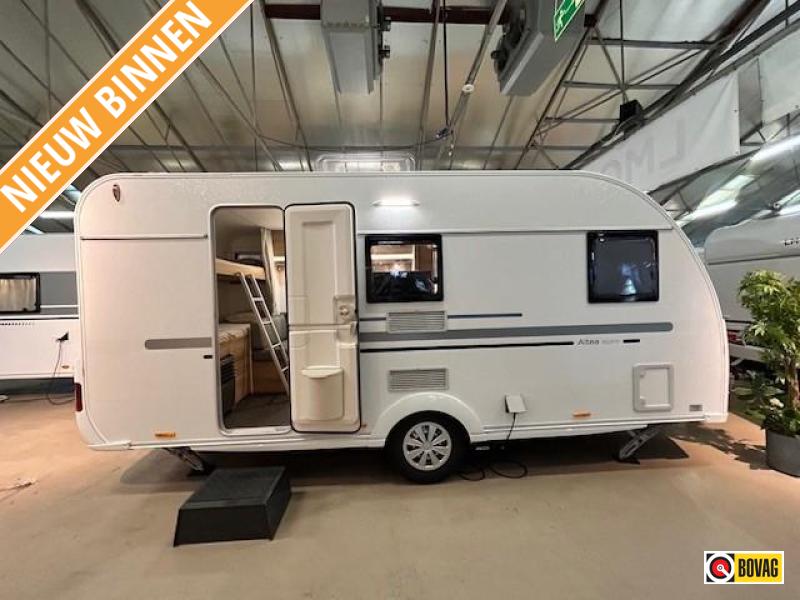 Adria Altea 462 PK mover, voortent