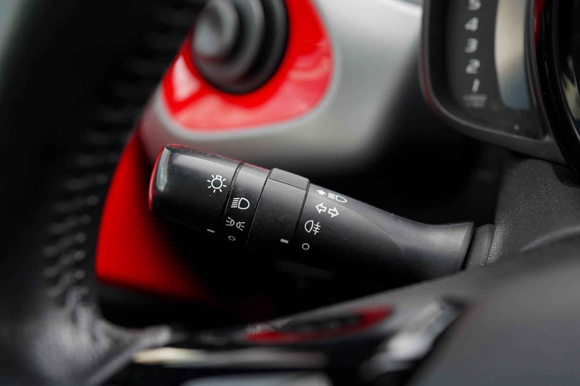 Toyota Aygo 1.0 VVT-i x-play|Carplay|Camera|5drs - 11/23