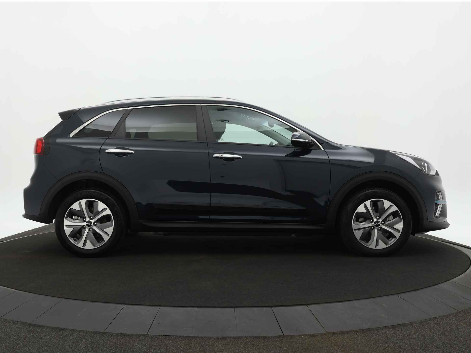 Kia e-Niro DynamicPlusLine 64kWh *€2000 Subsidie beschikbaar* - Navigatie - Camera - Stoel-/stuurverwarming - Adaptive Cruise Control - Climate control - Fabrieksgarantie tot 03-2029 - 10/50