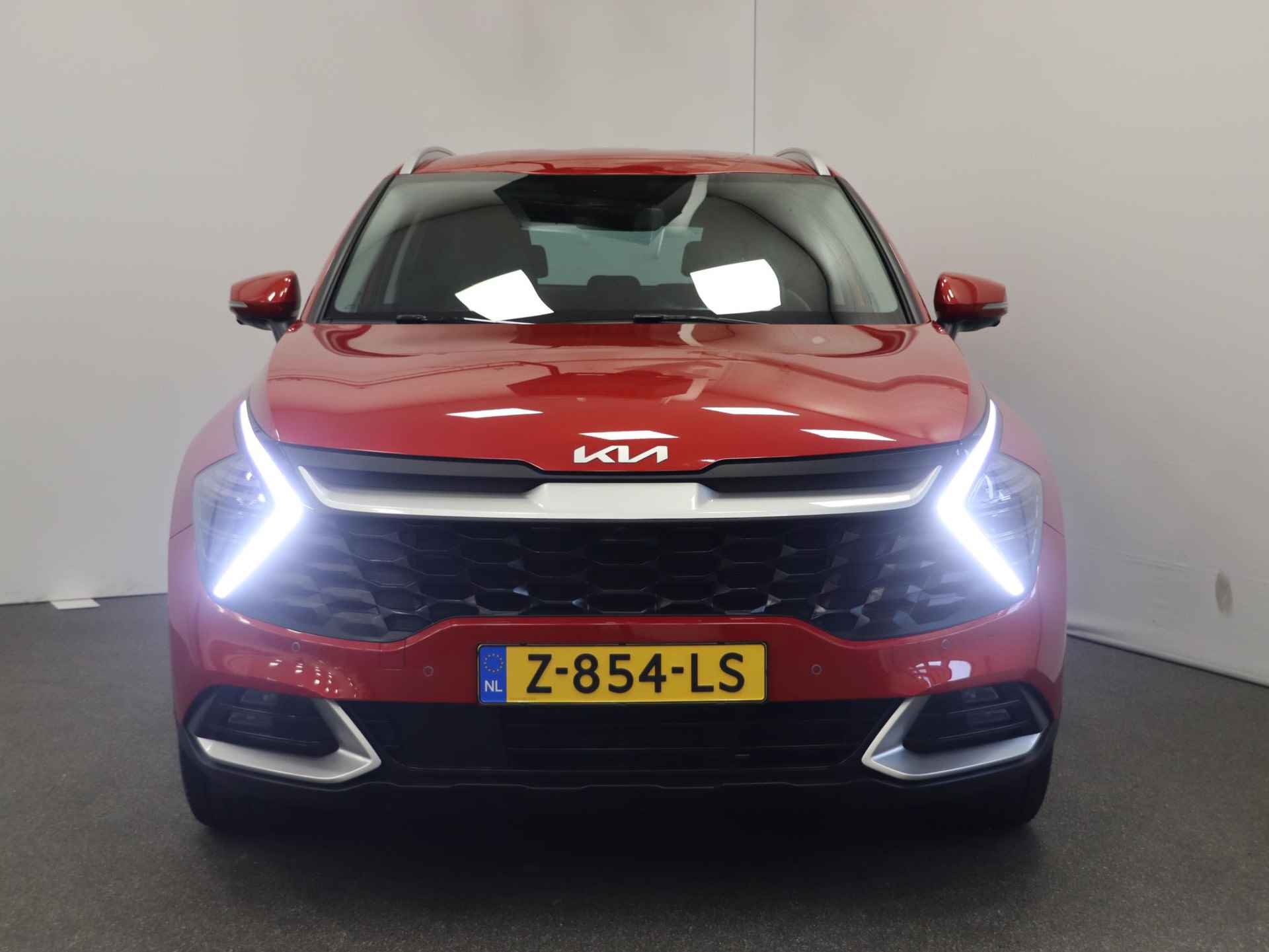 Kia Sportage 1.6T 265pk Plug-in Hybrid AWD DynamicPlusLine | Rondom camera | Stoel en stuurverwarming | Navigatie | Dodehoek detectie | Apple Carplay / Android Auto | Elektrisch verstelbare voorstoelen | - 3/57