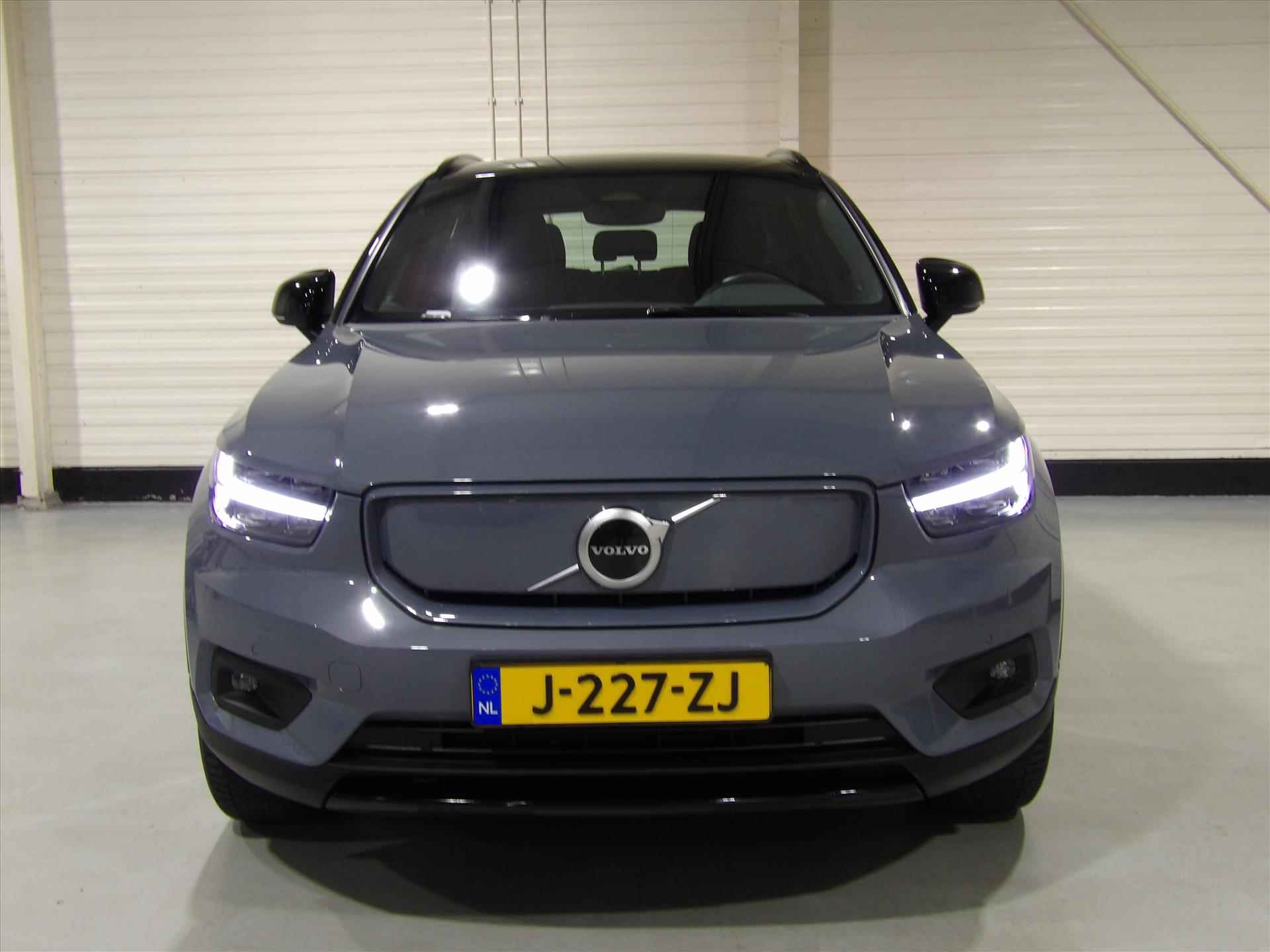 Volvo Xc40 P8 408pk AWD Pure Electric R-Design - 2/41