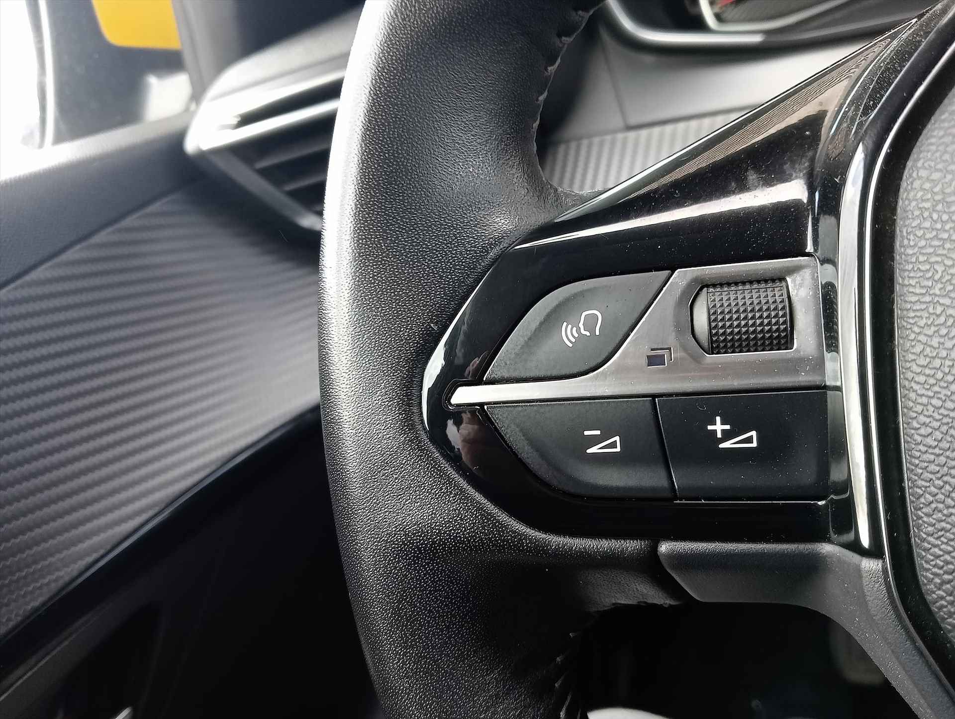 Peugeot 208 1.2 PureTech 100pk Active Pack | Navigatie BY APP | Stoel verwarming |Achteruitrij camera | Parkeer sensoren achter | - 7/22