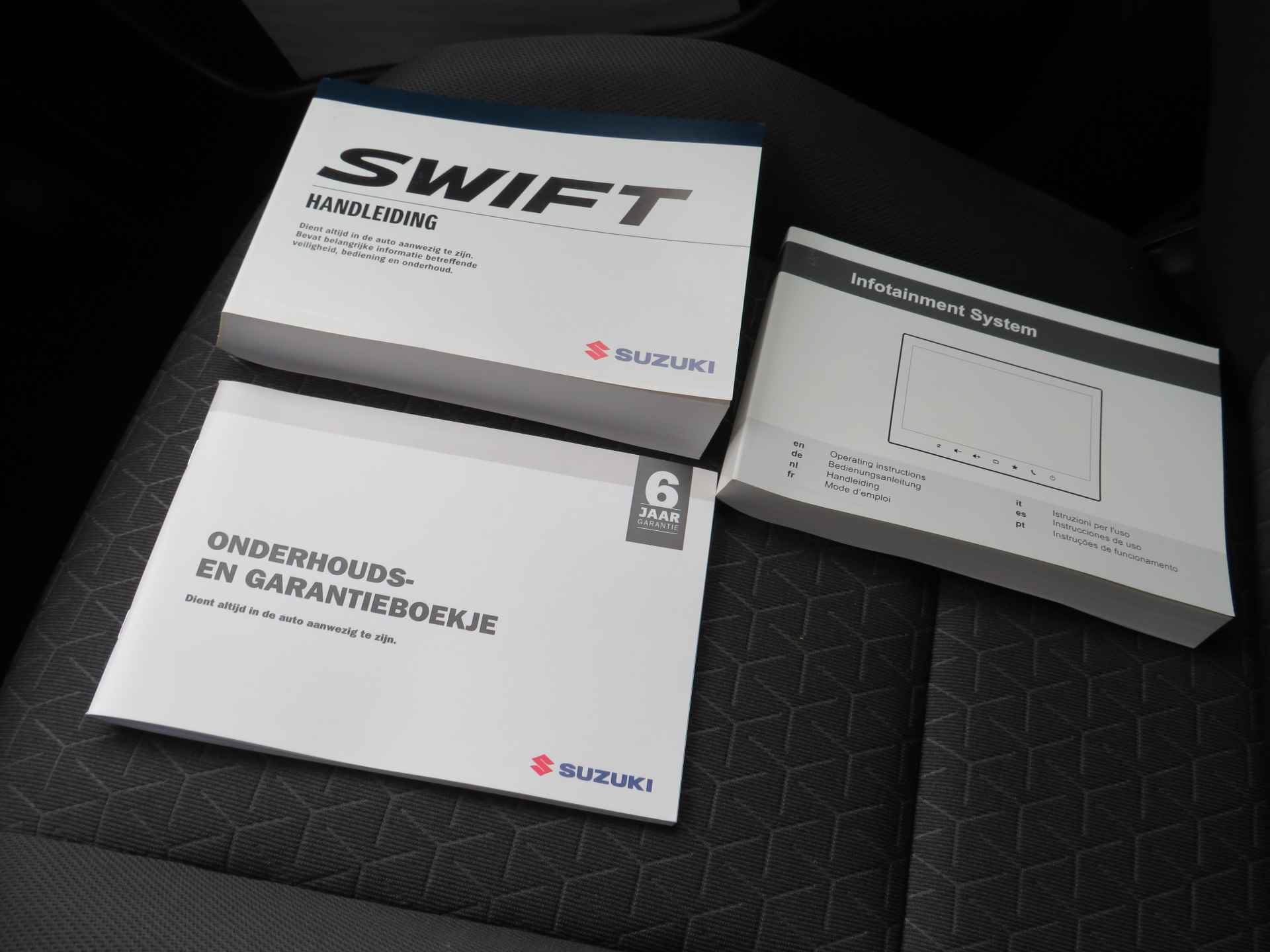 Suzuki Swift 1.2 Style/Stijl Smart Hybrid, NW MODEL, ORG NL en 5000 KM! Draadloos Carplay, Camera en parkeersensoren! - 28/37