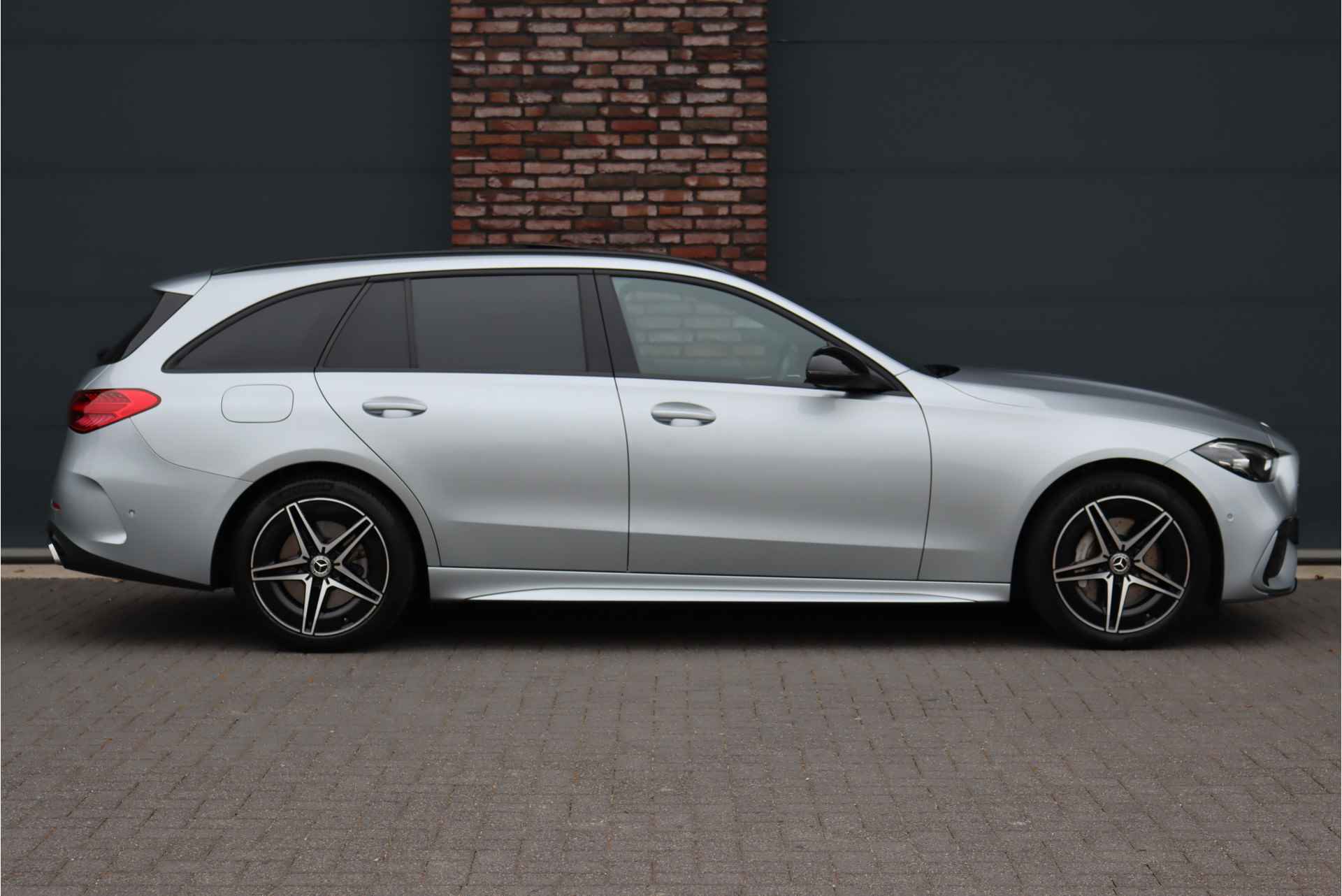 Mercedes-Benz C-Klasse Estate 300 e AMG Line Aut9 | Panoramadak | Trekhaak | Leder | Dodehoekassistent | Camera | Sfeerverlichting | Stoelverwarming | Advanced Sound System | High Perf. LED | - 12/38