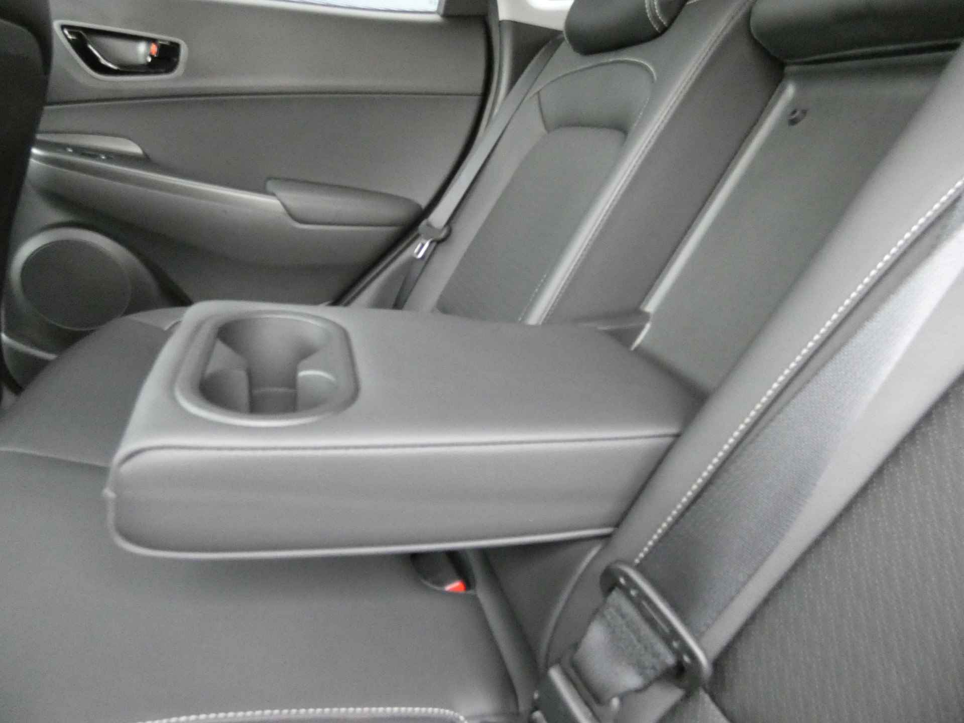 Hyundai KONA 1.6 GDI HEV Premium | Open Dak | Trekhaak | Lederen Bekleding - 40/52