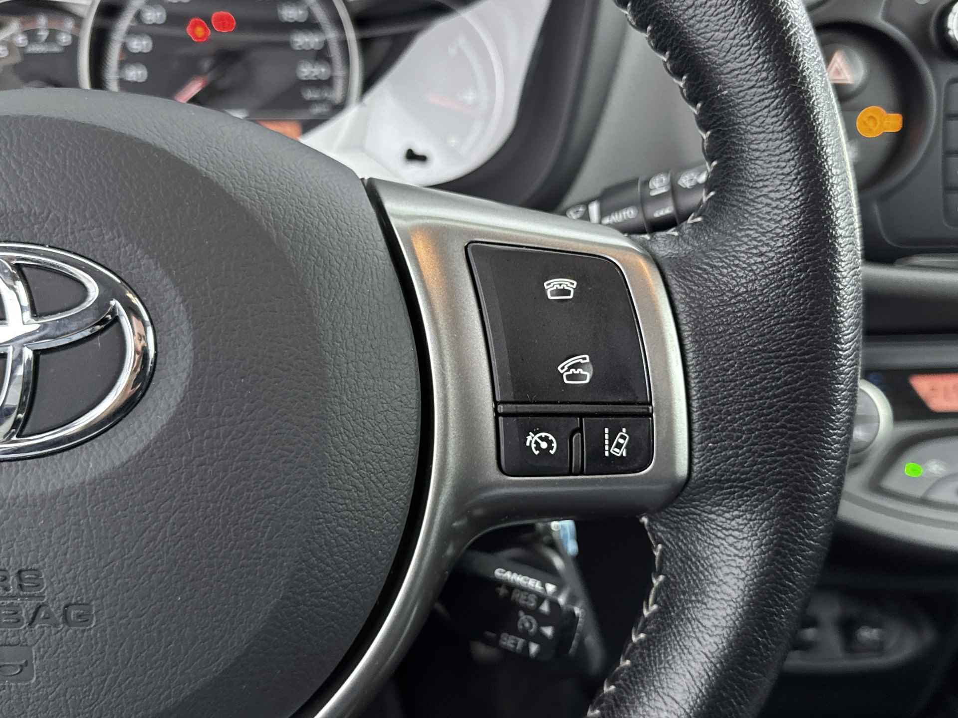 Toyota Yaris 1.3 VVT-i Trend Bi-Tone | Navigatie | Climate Control | Lederen bekleding | - 22/41