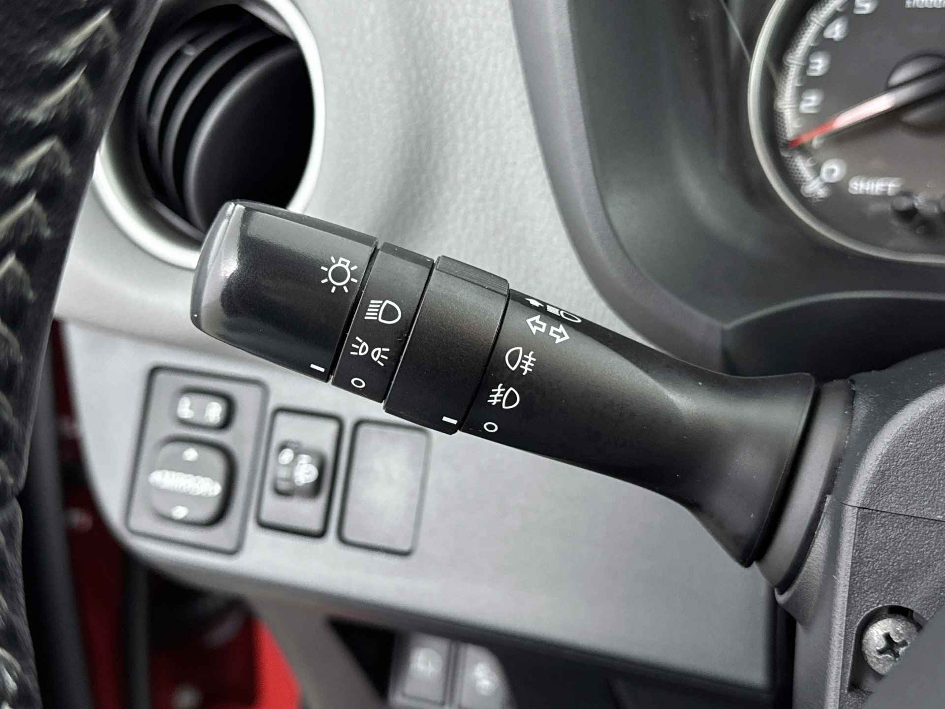 Toyota Yaris 1.3 VVT-i Trend Bi-Tone | Navigatie | Climate Control | Lederen bekleding | - 23/41