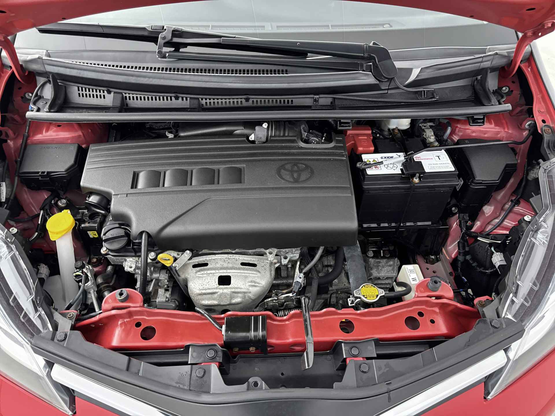 Toyota Yaris 1.3 VVT-i Trend Bi-Tone | Navigatie | Climate Control | Lederen bekleding | - 38/41