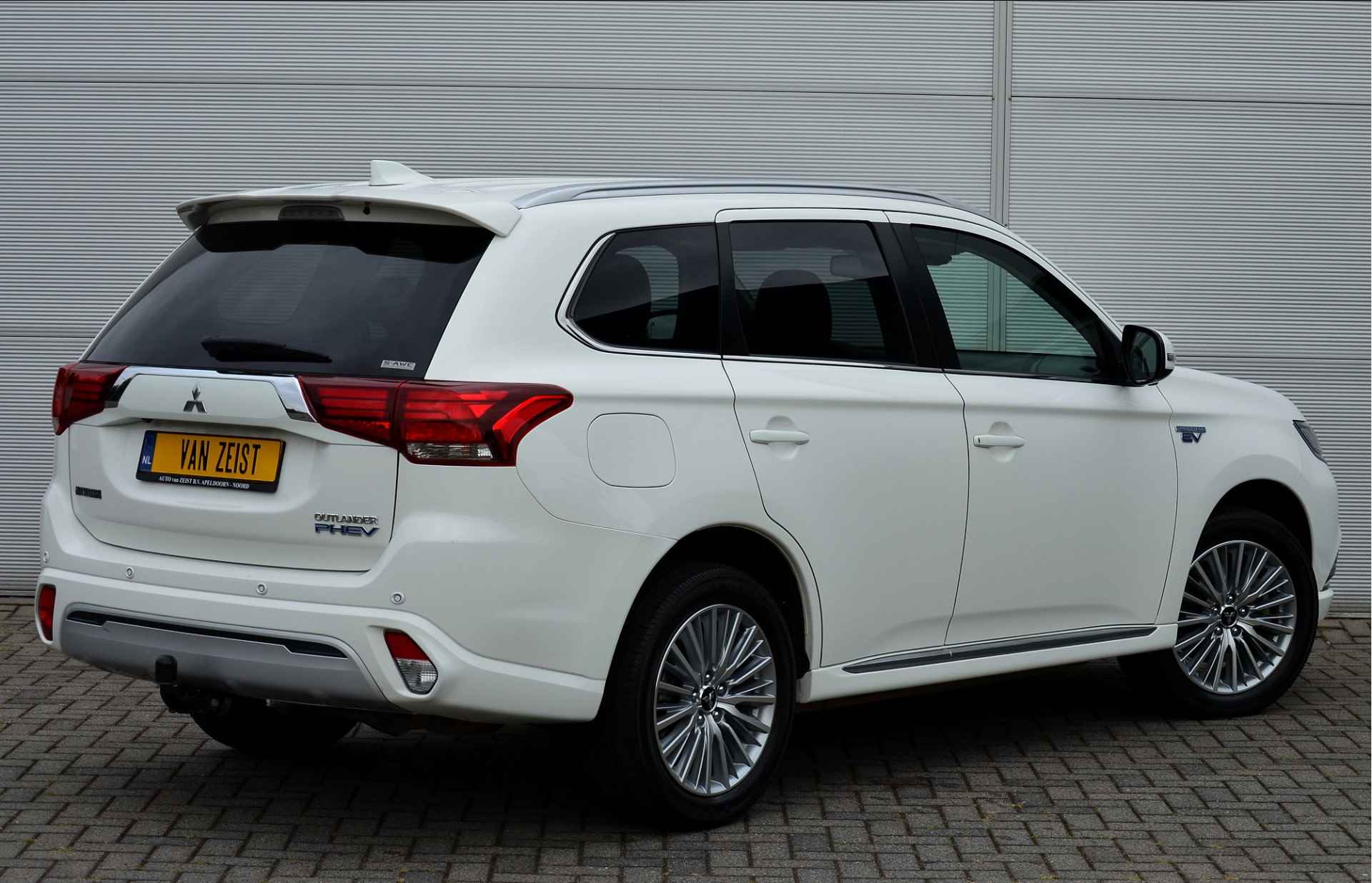 Mitsubishi Outlander PHEV 2.4 INTENSE PLUS 4WD | PLUG IN HYBRID | V2G | TREKHAAK 1500KG | ADAPTIEF CRUISE | ALL IN RIJKLAARPRIJS - 3/52