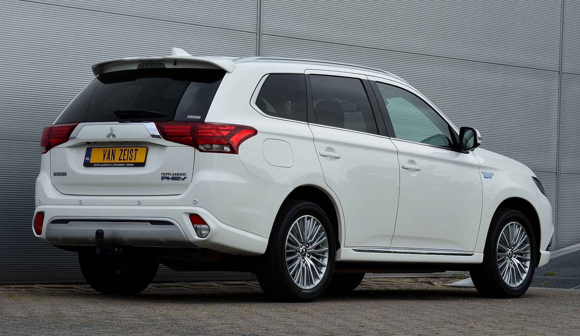 Mitsubishi Outlander PHEV 2.4 INTENSE PLUS 4WD | PLUG IN HYBRID | V2G | TREKHAAK 1500KG | ADAPTIEF CRUISE | ALL IN RIJKLAARPRIJS - 11/52