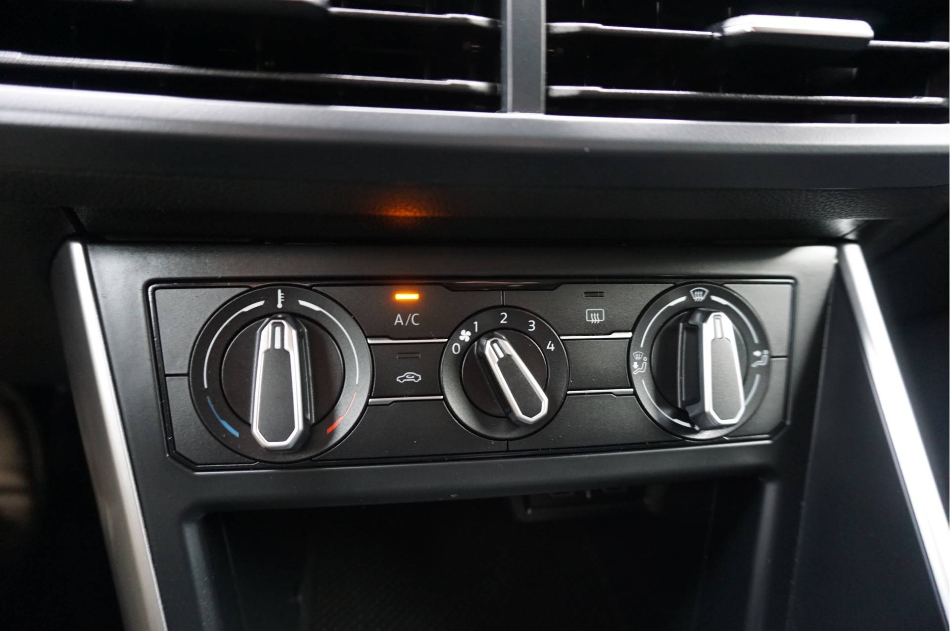 Volkswagen Taigo 1.0 TSI Life + Apple Carplay/ Cruise/ Parkeersensoren/ Virtual Cockpit/ Garantie! - 20/42