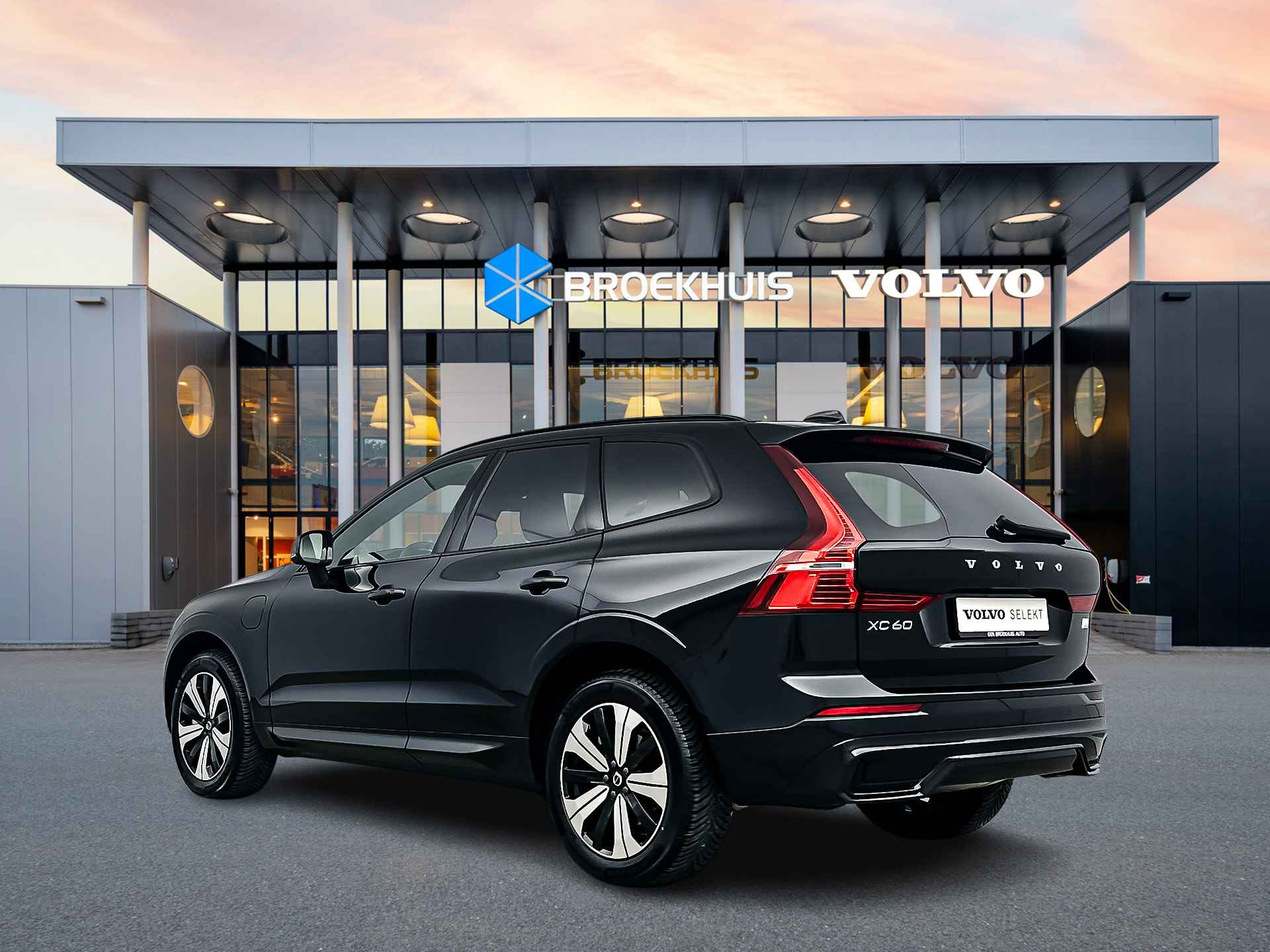 Volvo XC60 T6 Recharge Plus Dark | Sportstoelen | Trekhaak | Panoramadak | Pilot Assist | BLIS | Elektr. stoelen | Keyless | BLIS - 5/36