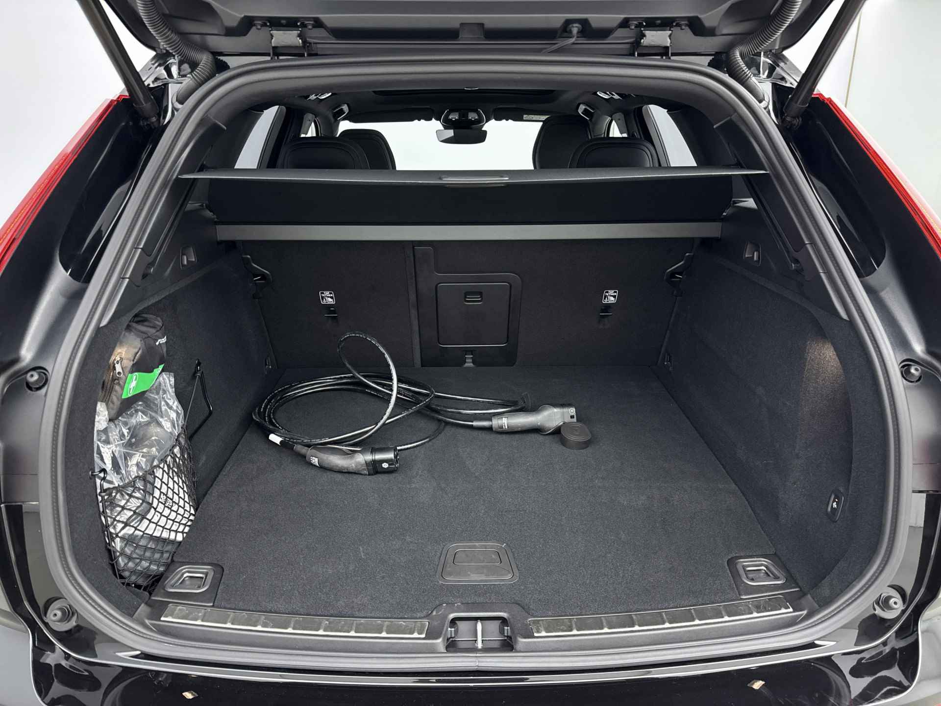 Volvo XC60 T6 Recharge Plus Dark | Sportstoelen | Trekhaak | Panoramadak | Pilot Assist | BLIS | Elektr. stoelen | Keyless | BLIS - 30/36