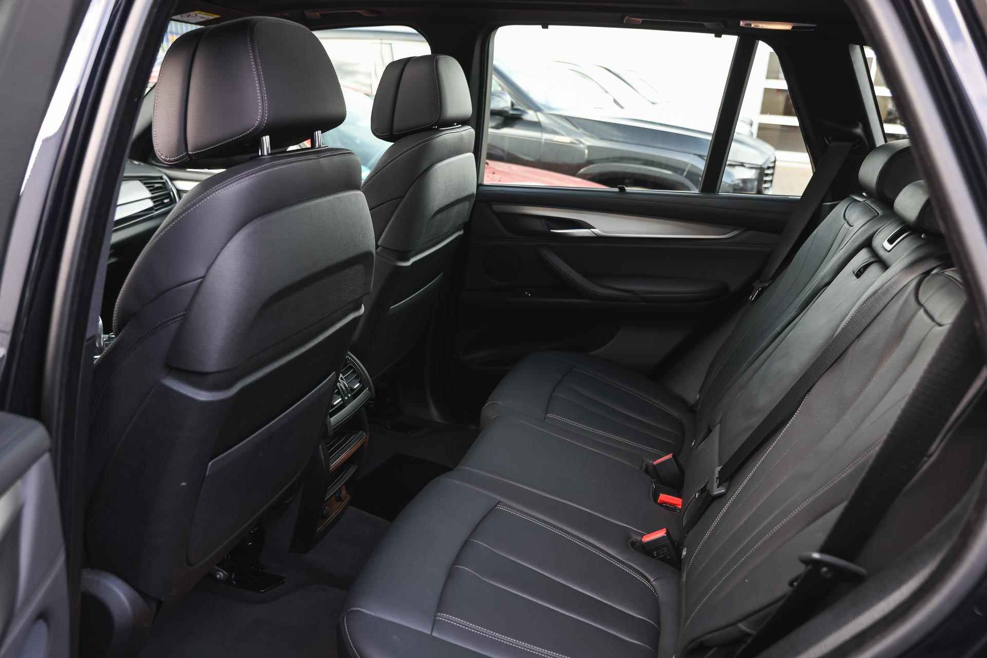 BMW X5 xDrive40d High Executive 7p. M Sport Automaat / Panoramadak / Trekhaak / Adaptief M onderstel / Adaptieve LED / Head-Up / Surround View / Navigatie Professional - 13/41
