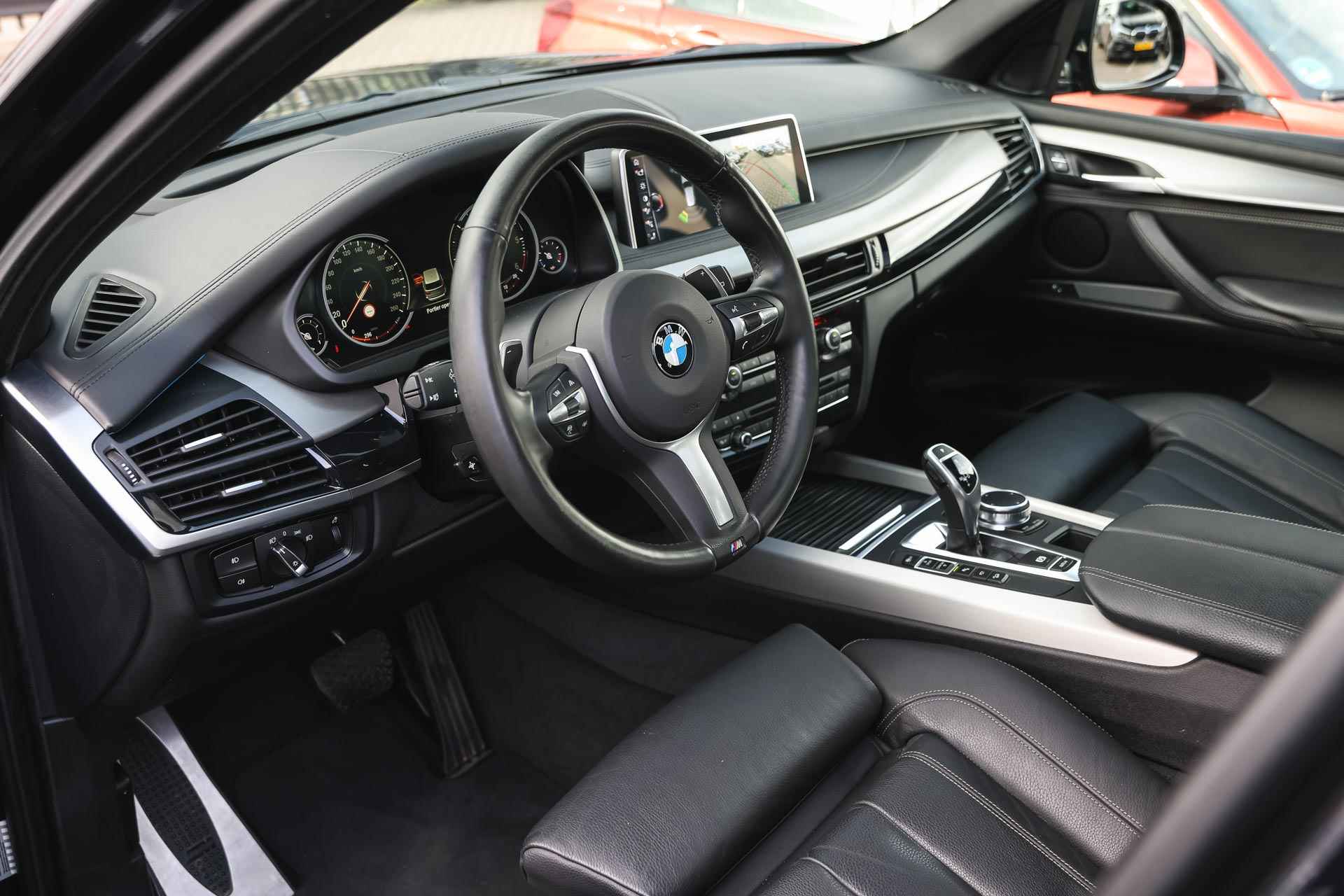 BMW X5 xDrive40d High Executive 7p. M Sport Automaat / Panoramadak / Trekhaak / Adaptief M onderstel / Adaptieve LED / Head-Up / Surround View / Navigatie Professional - 25/41