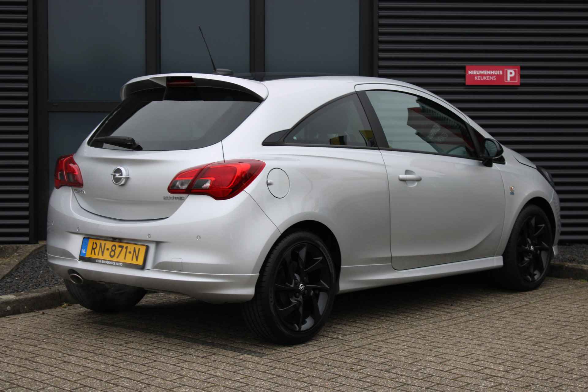 Opel Corsa 1.0 T. 90PK OPC-Line / Camera / Navigatie / Trekhaak / Carplay / 17'' LMV / "Vraag een vrijblijvende offerte aan!" - 4/27