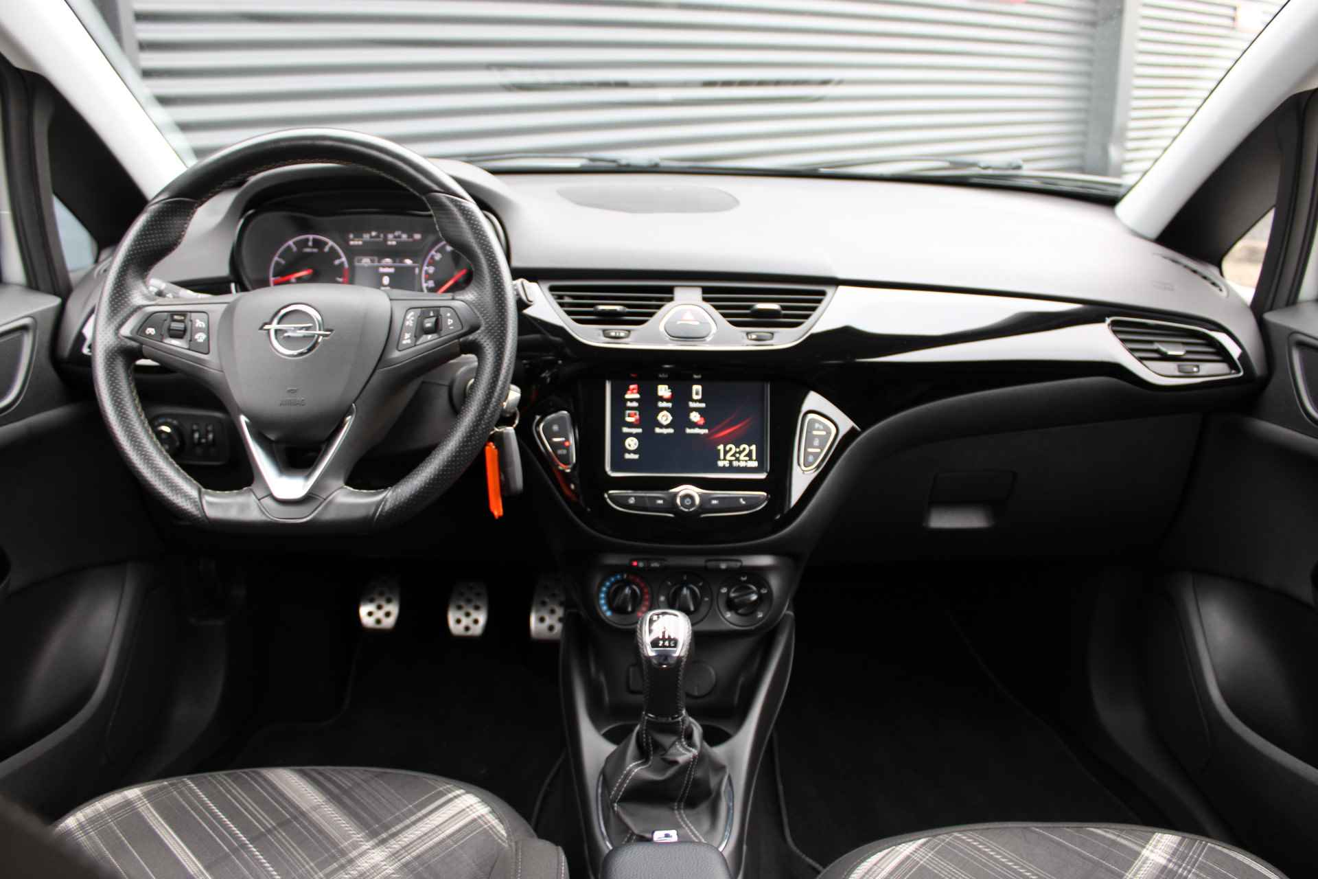 Opel Corsa 1.0 T. 90PK OPC-Line / Camera / Navigatie / Trekhaak / Carplay / 17'' LMV / "Vraag een vrijblijvende offerte aan!" - 5/27
