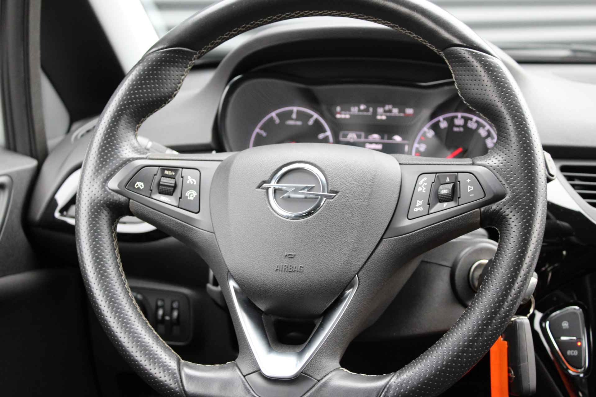 Opel Corsa 1.0 T. 90PK OPC-Line / Camera / Navigatie / Trekhaak / Carplay / 17'' LMV / "Vraag een vrijblijvende offerte aan!" - 6/27