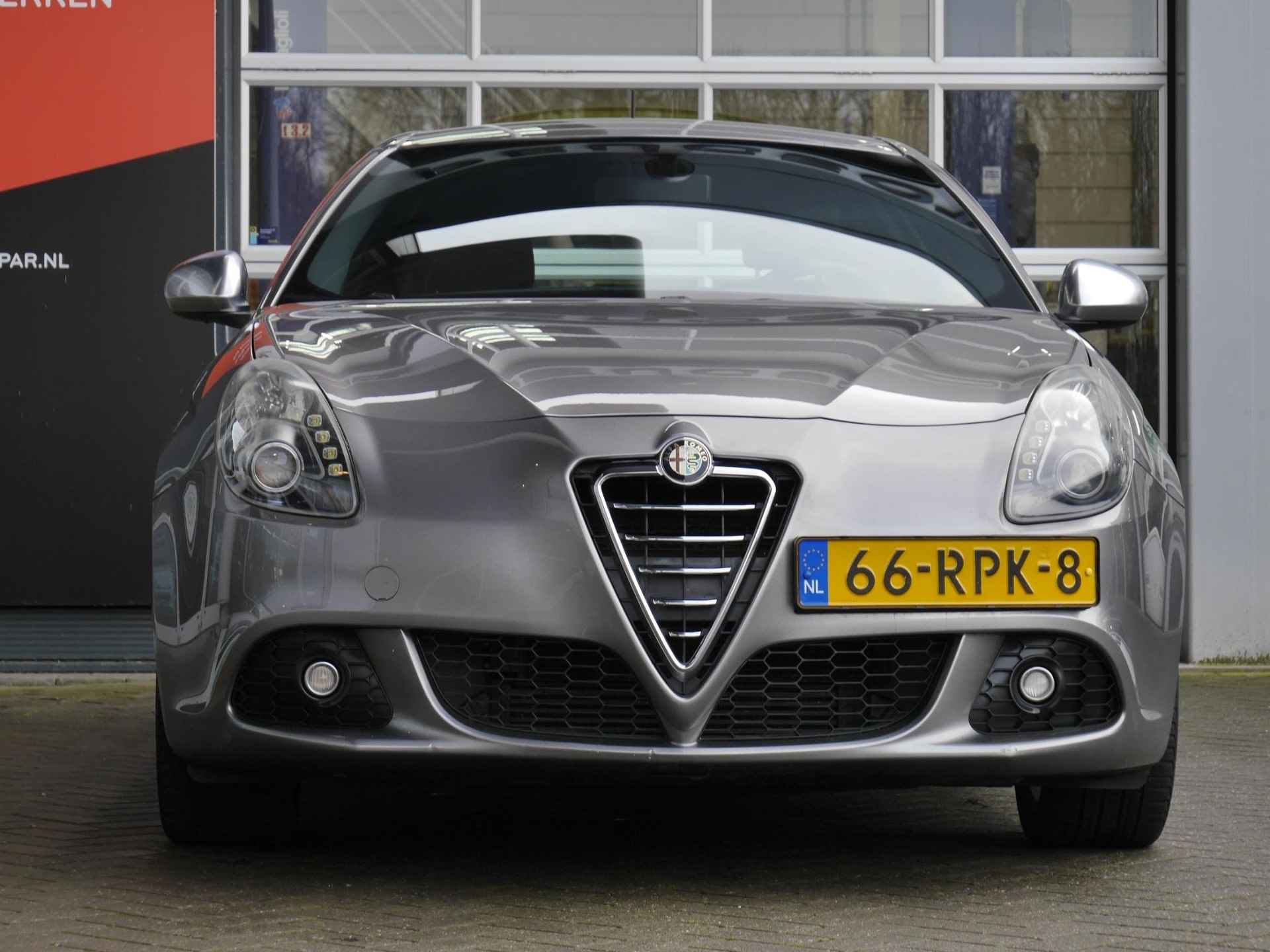 Alfa Romeo Giulietta 1.4 T Distinctive 120PK | Lichtmetalen velgen | Climate control | Cruise control | Elektrische ramen | DNA schakelaar | Mistlampen - 3/30