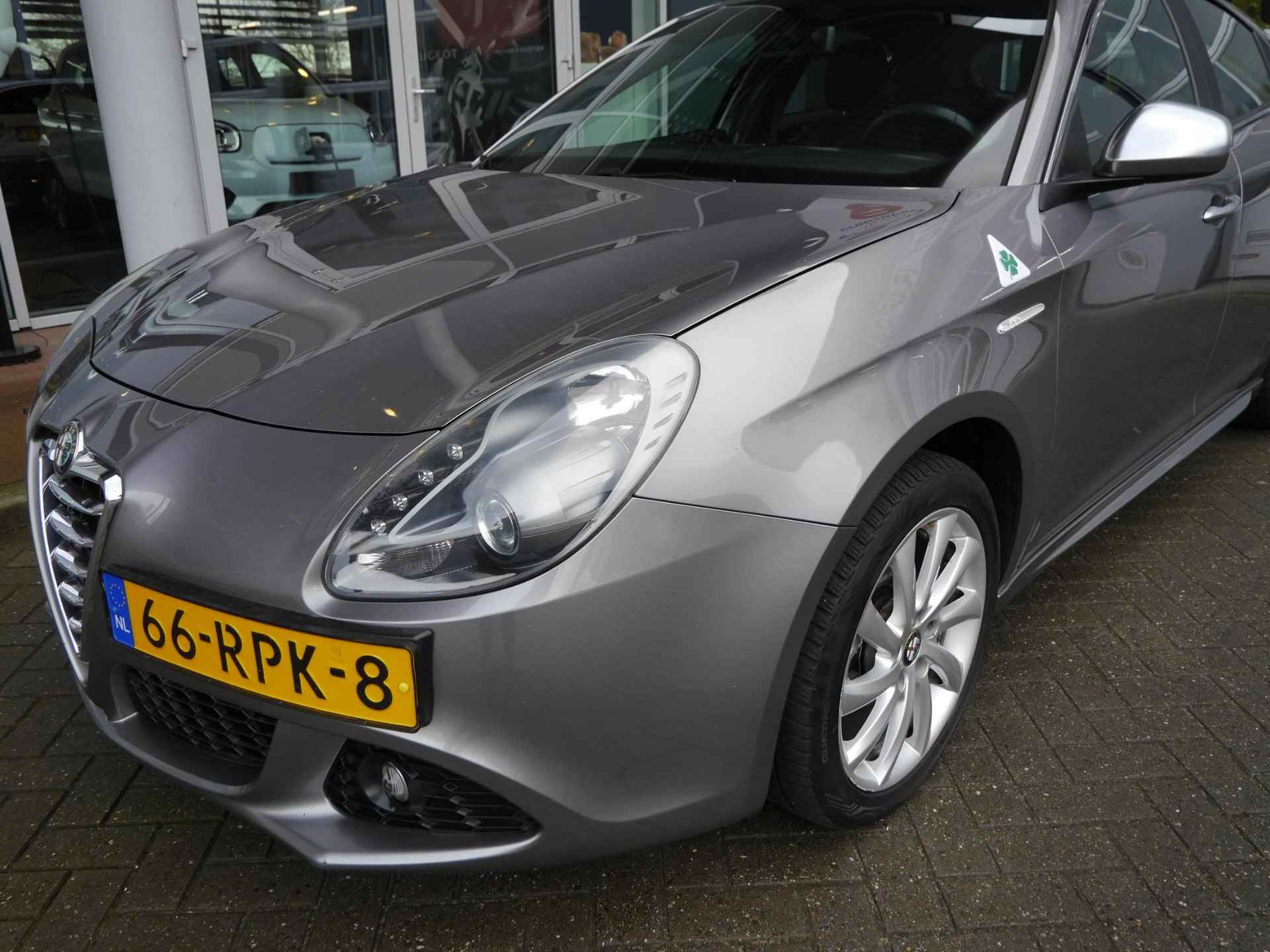 Alfa Romeo Giulietta 1.4 T Distinctive 120PK | Lichtmetalen velgen | Climate control | Cruise control | Elektrische ramen | DNA schakelaar | Mistlampen - 24/30