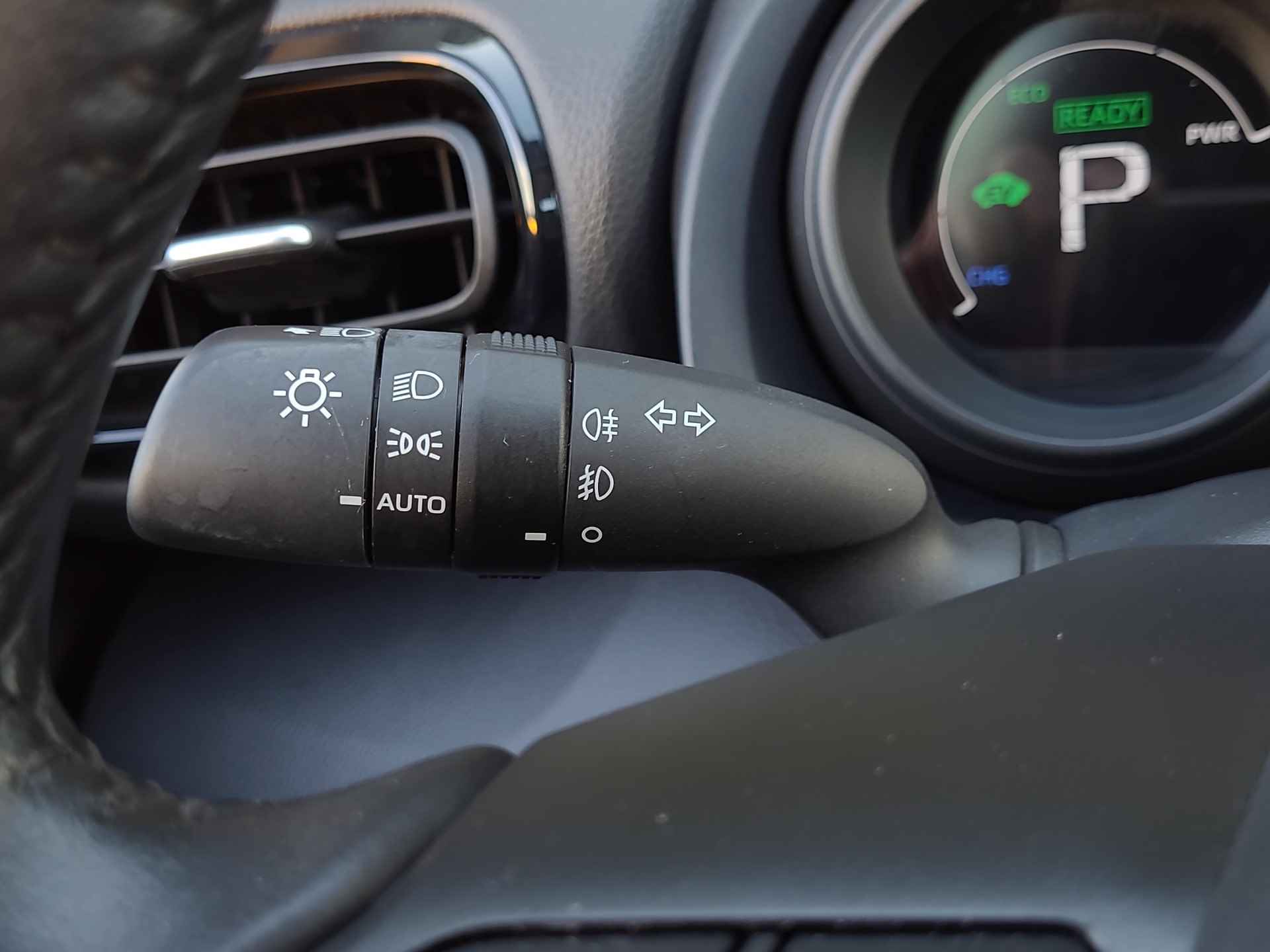 Toyota Yaris 1.5 Hybrid Dynamic Automaat | Navigatie | Apple CarPlay / Android Auto | Rijklaarprijs incl. 36 maanden garantie | - 17/32