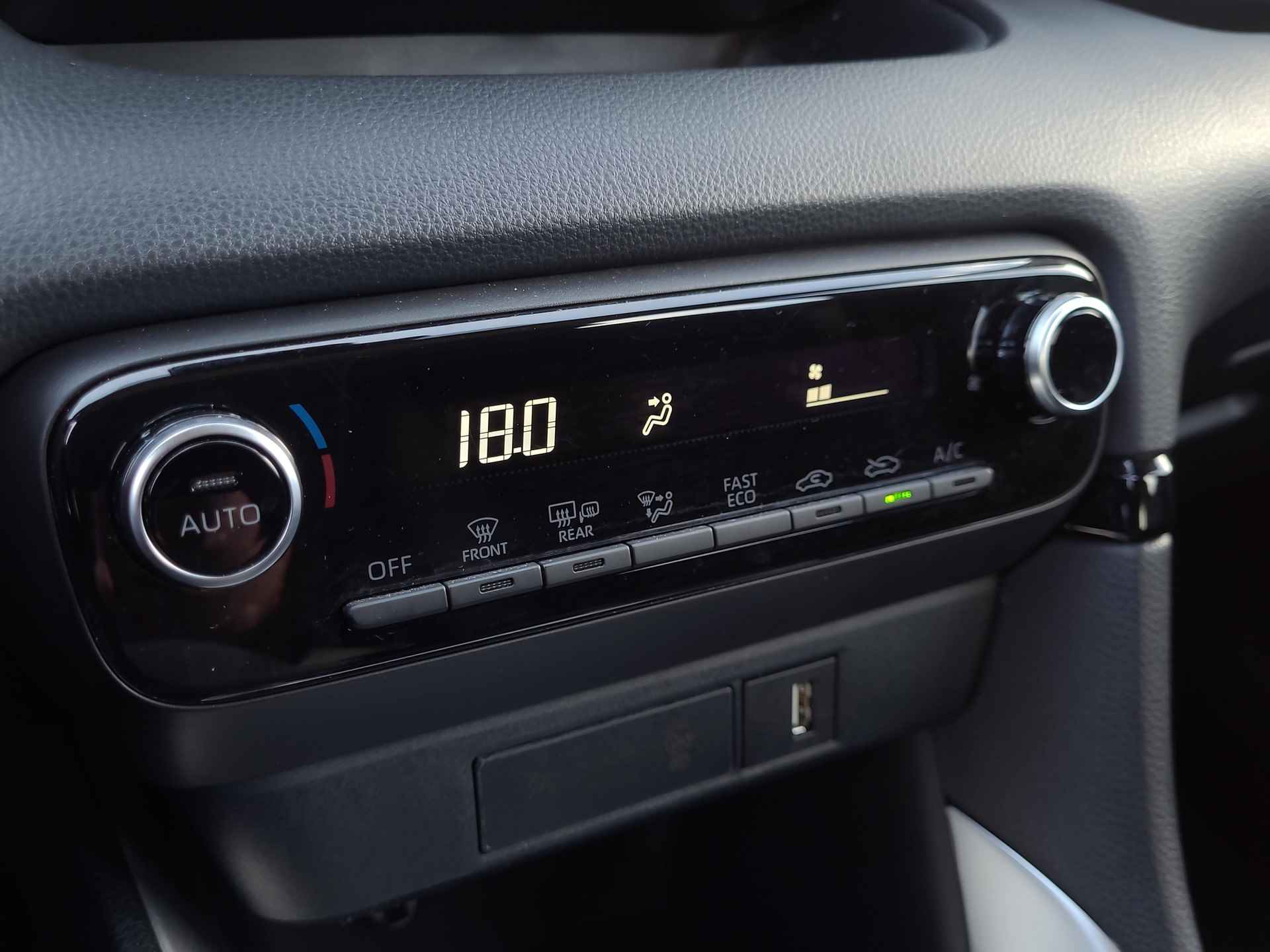 Toyota Yaris 1.5 Hybrid Dynamic Automaat | Navigatie | Apple CarPlay / Android Auto | Rijklaarprijs incl. 36 maanden garantie | - 24/32