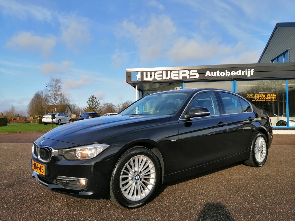 BMW 3-serie 320I Business, Navigatie, Clima, Trekhaak, Cruise control, Bluet bij viaBOVAG.nl