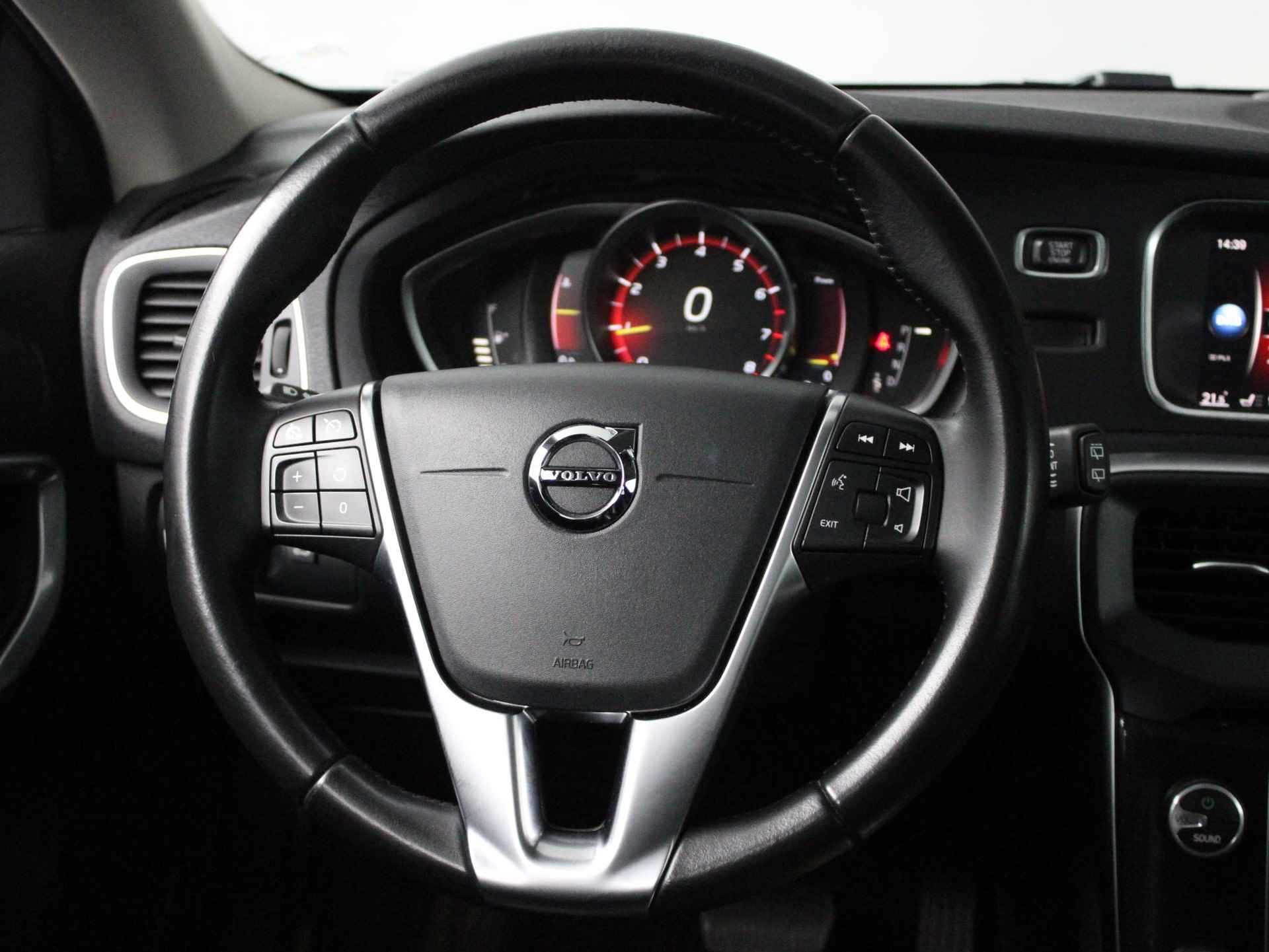 Volvo V40 Cross Country 1.5 T3 Geartronic Polar+ Luxury | Trekhaak | Achterruitrij camera | Panoramadak - 44/46