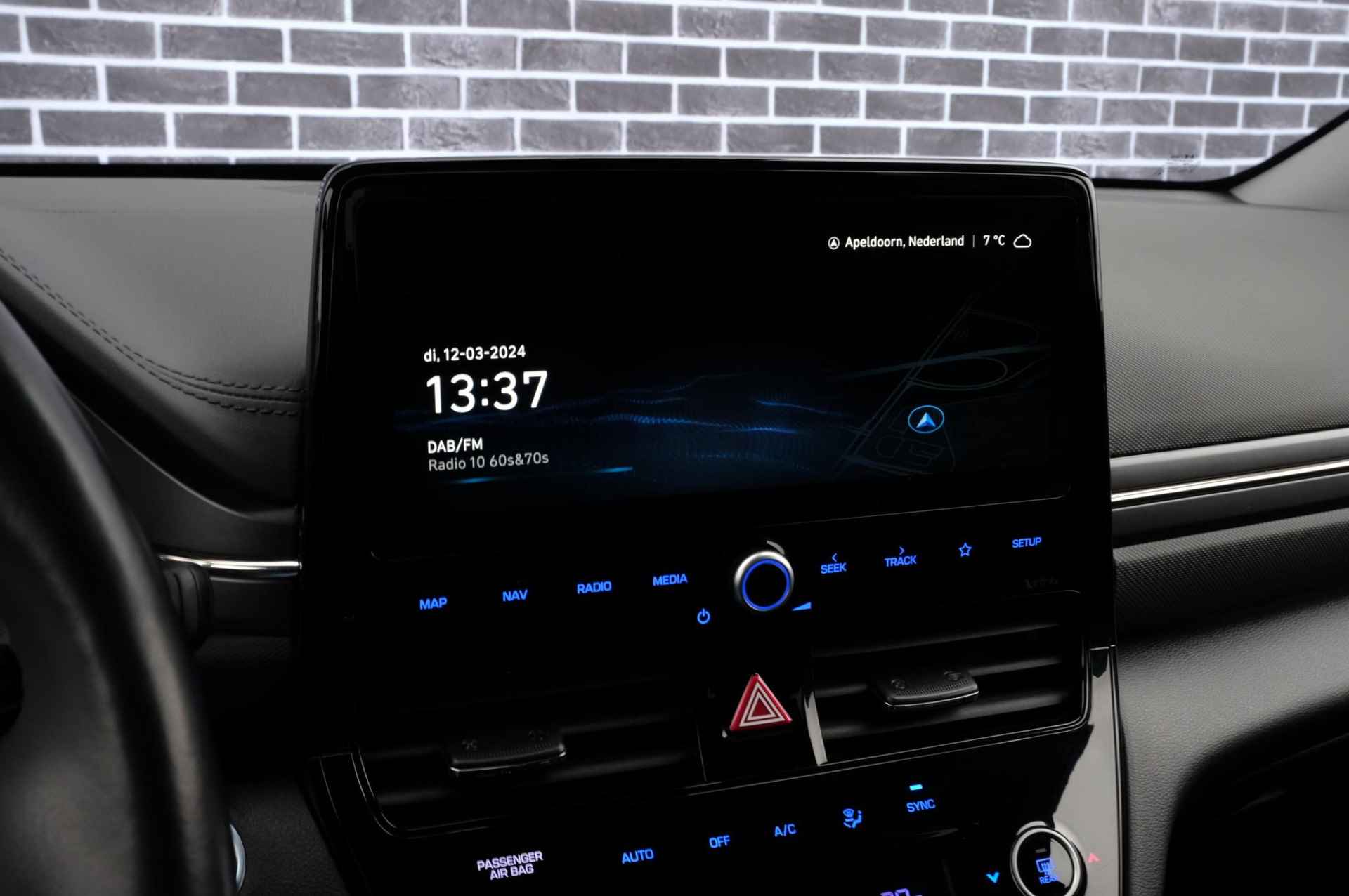 Hyundai IONIQ 1.6 GDi Comfort - Plus | Adaptieve Cruise Control | PDC | Camera | Navigatie | Stoel/Stuur Verwarming | Apple Carplay | LED-Verlichting | - 23/33