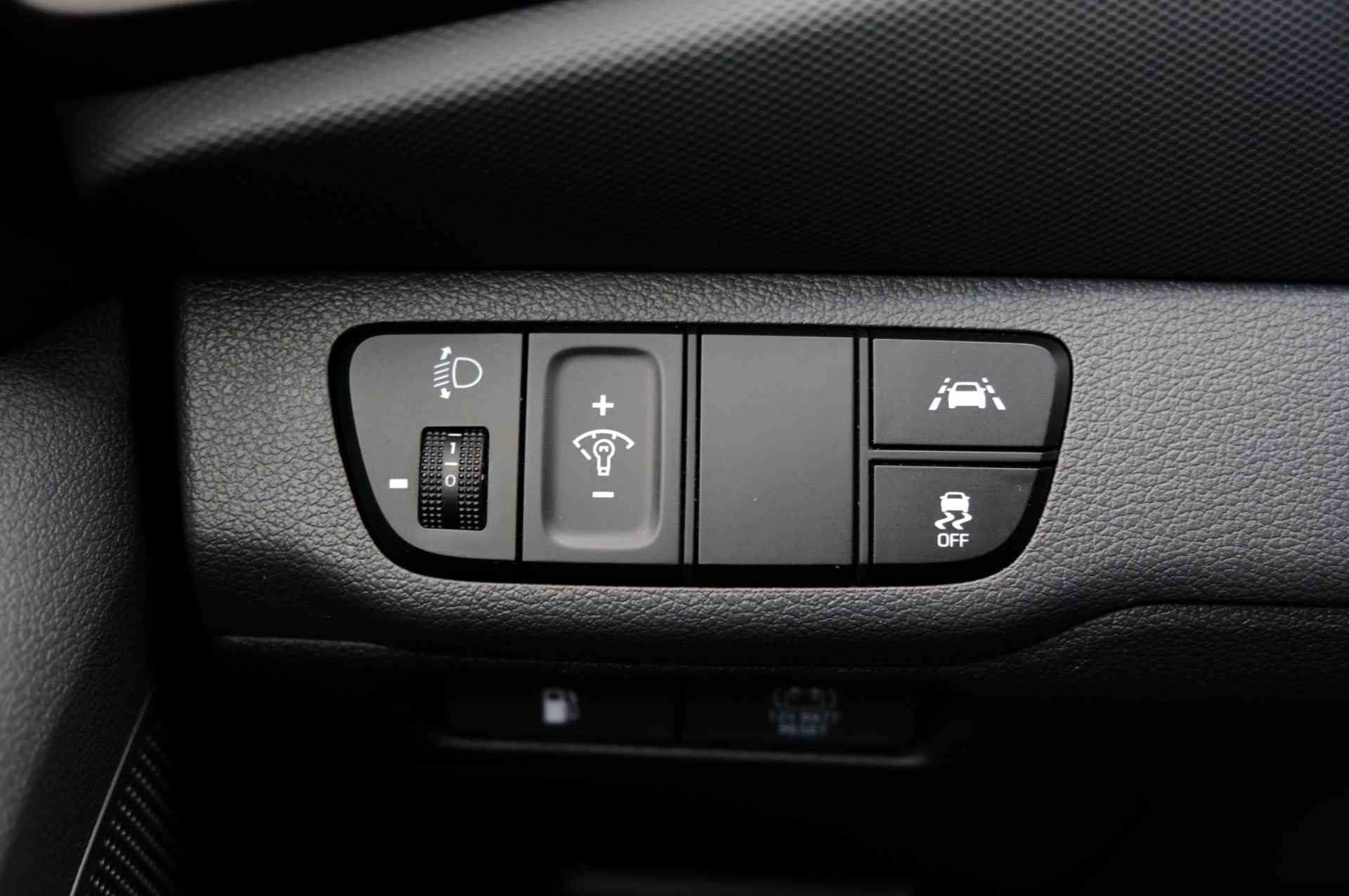 Hyundai IONIQ 1.6 GDi Comfort - Plus | Adaptieve Cruise Control | PDC | Camera | Navigatie | Stoel/Stuur Verwarming | Apple Carplay | LED-Verlichting | - 25/33