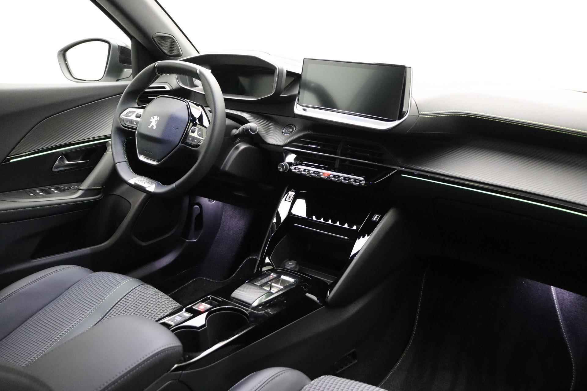 Peugeot e-2008 EV GT 50 kWh | Cruise control | Climate control | Navigatie | Parkeersensoren | Achteruitrijcamera | - 4/35
