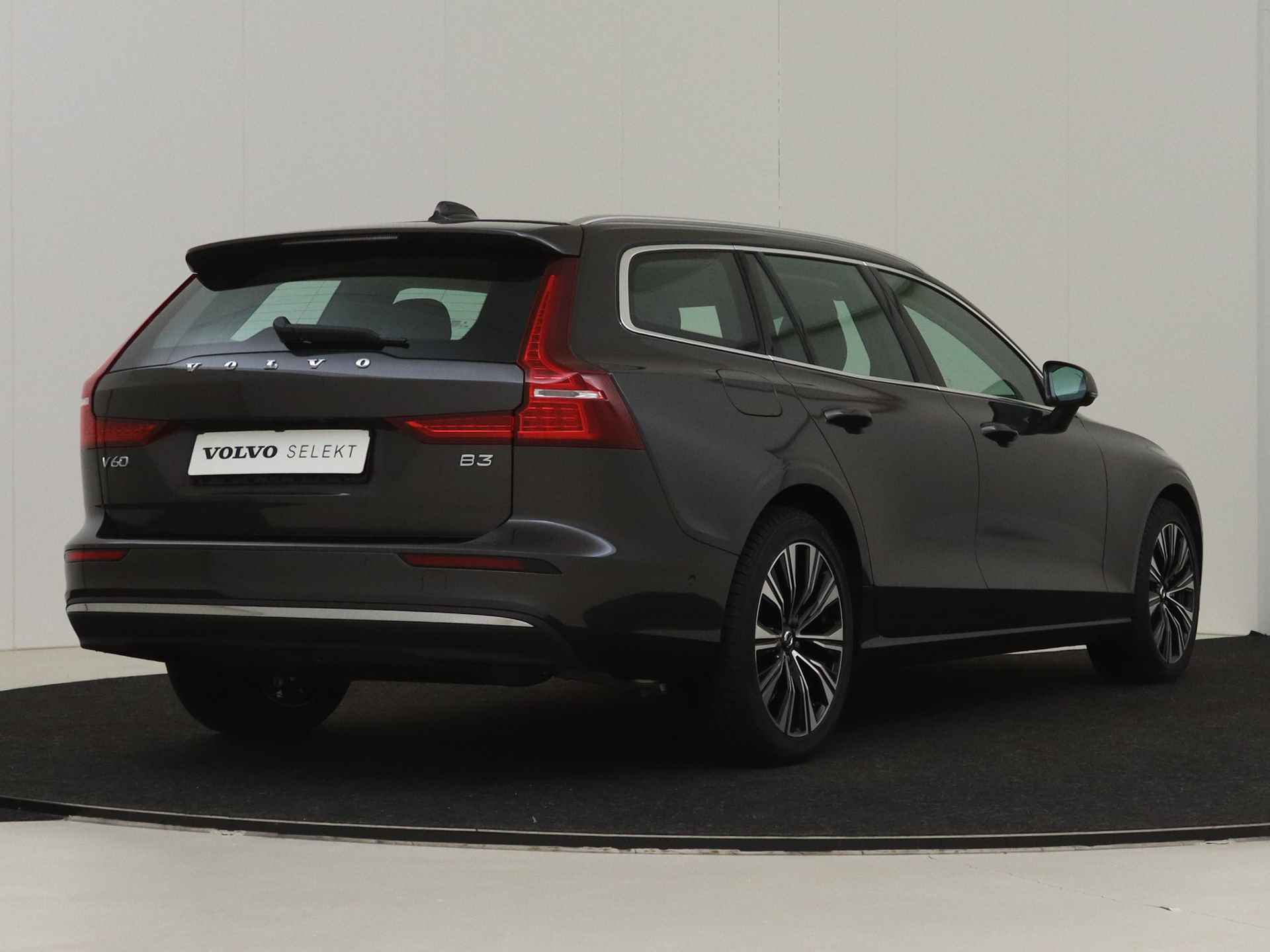 Volvo V60 B3 Plus Bright | Harman/Kardon | Adaptive cruise | 360° Camera | Memory-Seats | Lighting-Pack | Standkachel | Trekhaak | BLIS - 7/16