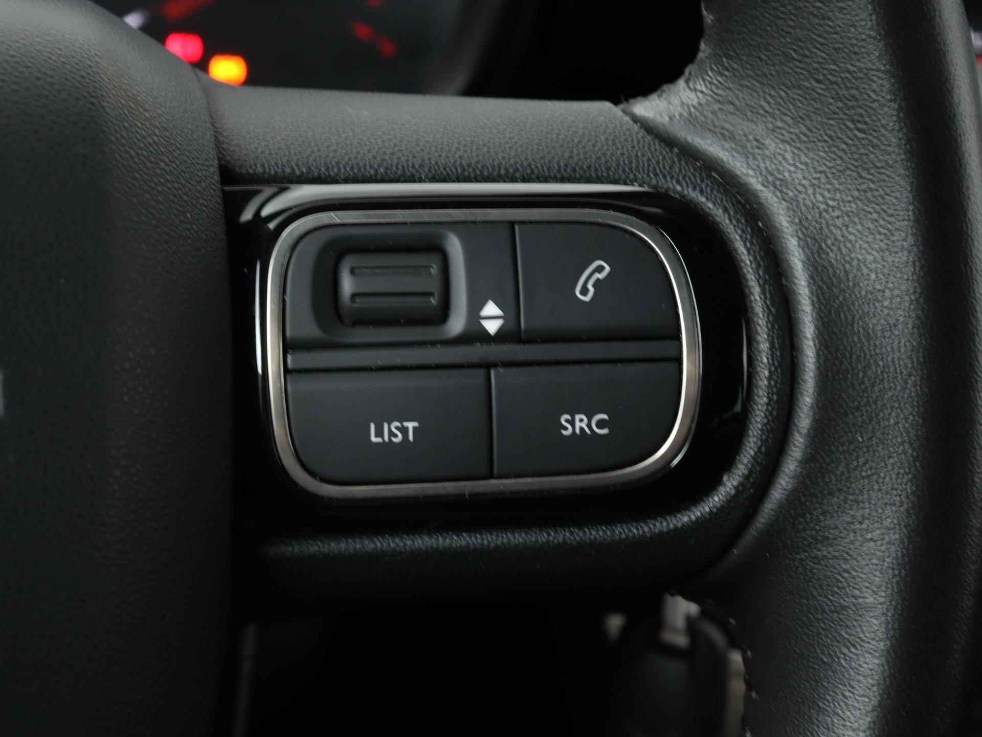 Citroen C3 Aircross Feel 82pk | Navigatie | Climate Control | Cruise Control | Parkeersensoren | Apple Carplay / Android Auto | DAB+ radio | Draadloze telefoonlader | Regensensor | Donker getint glas | Lage kilometerstand | 16" lichtmetalen velgen | - 19/35