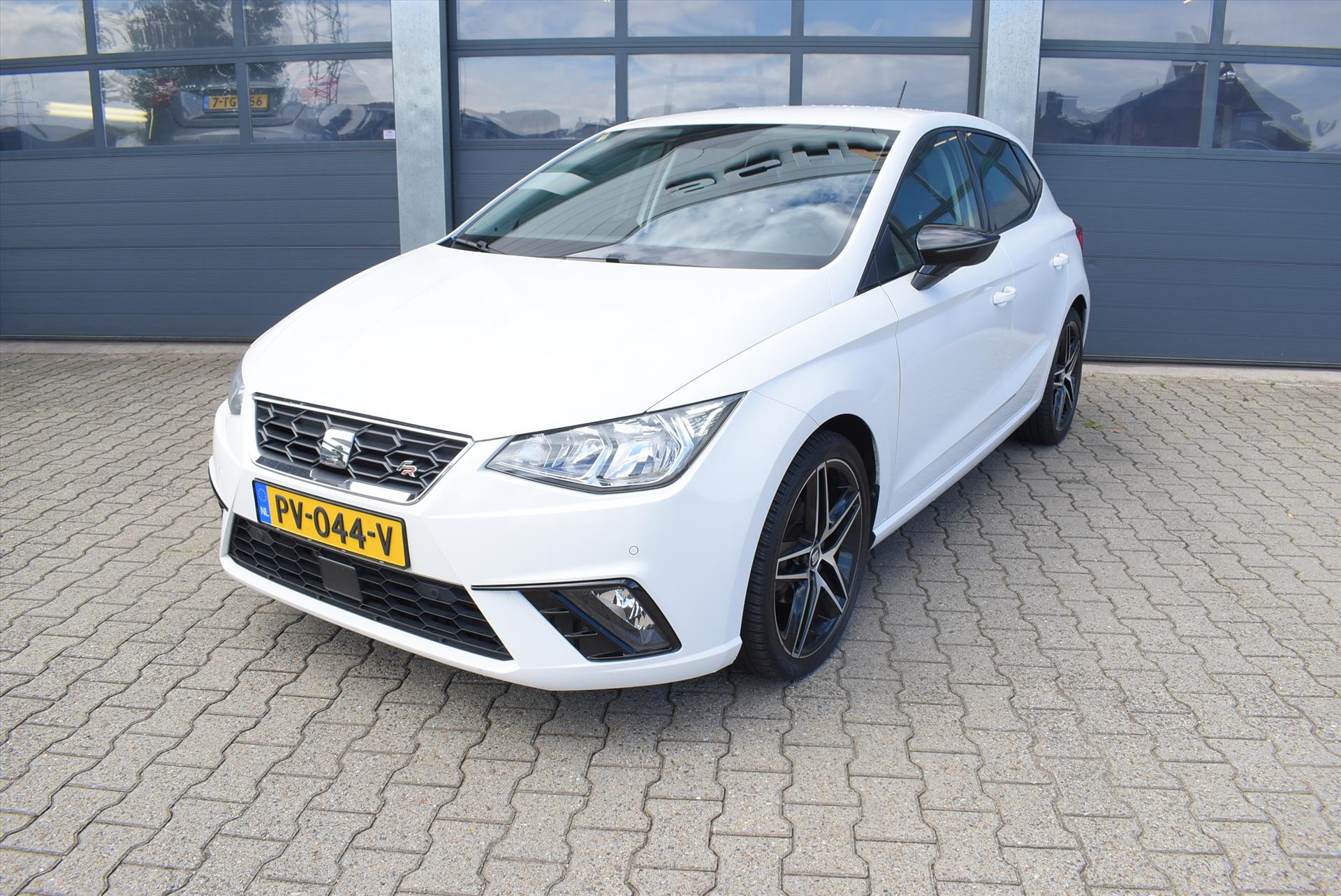 SEAT Ibiza 1.0 EcoTSI 95pk FR Business Intense