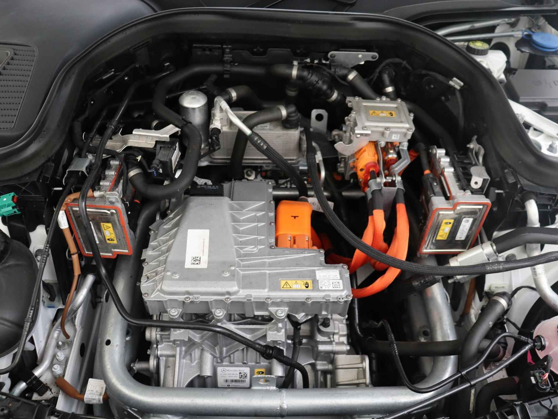 Mercedes-Benz EQC 400 4MATIC Premium Plus 80 kWh / AMG/ Schuifdak/ Rijassistentiepakket/ Stoelverwarming v+a - 11/36