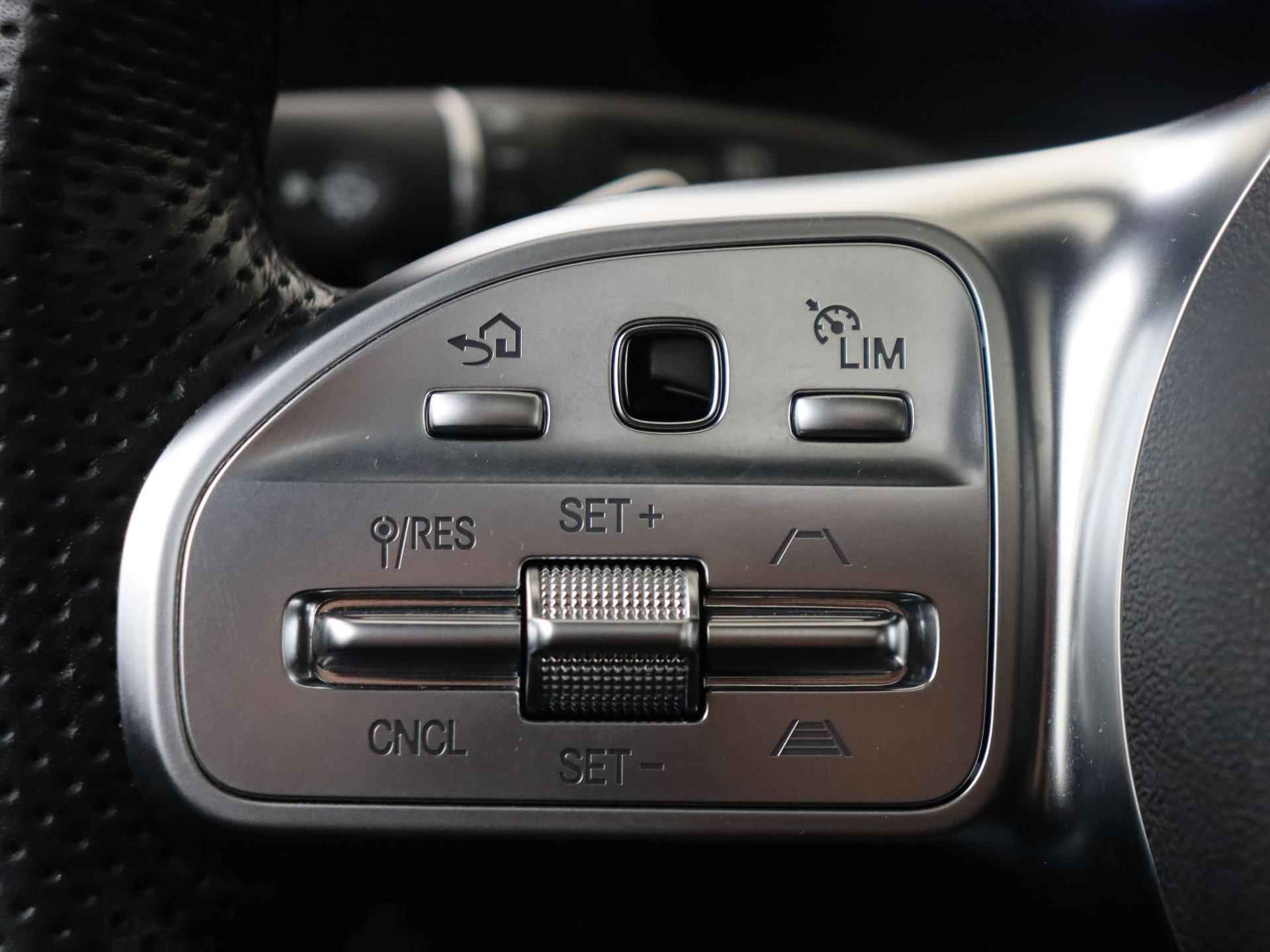 Mercedes-Benz EQC 400 4MATIC Premium Plus 80 kWh / AMG/ Schuifdak/ Rijassistentiepakket/ Stoelverwarming v+a - 16/36