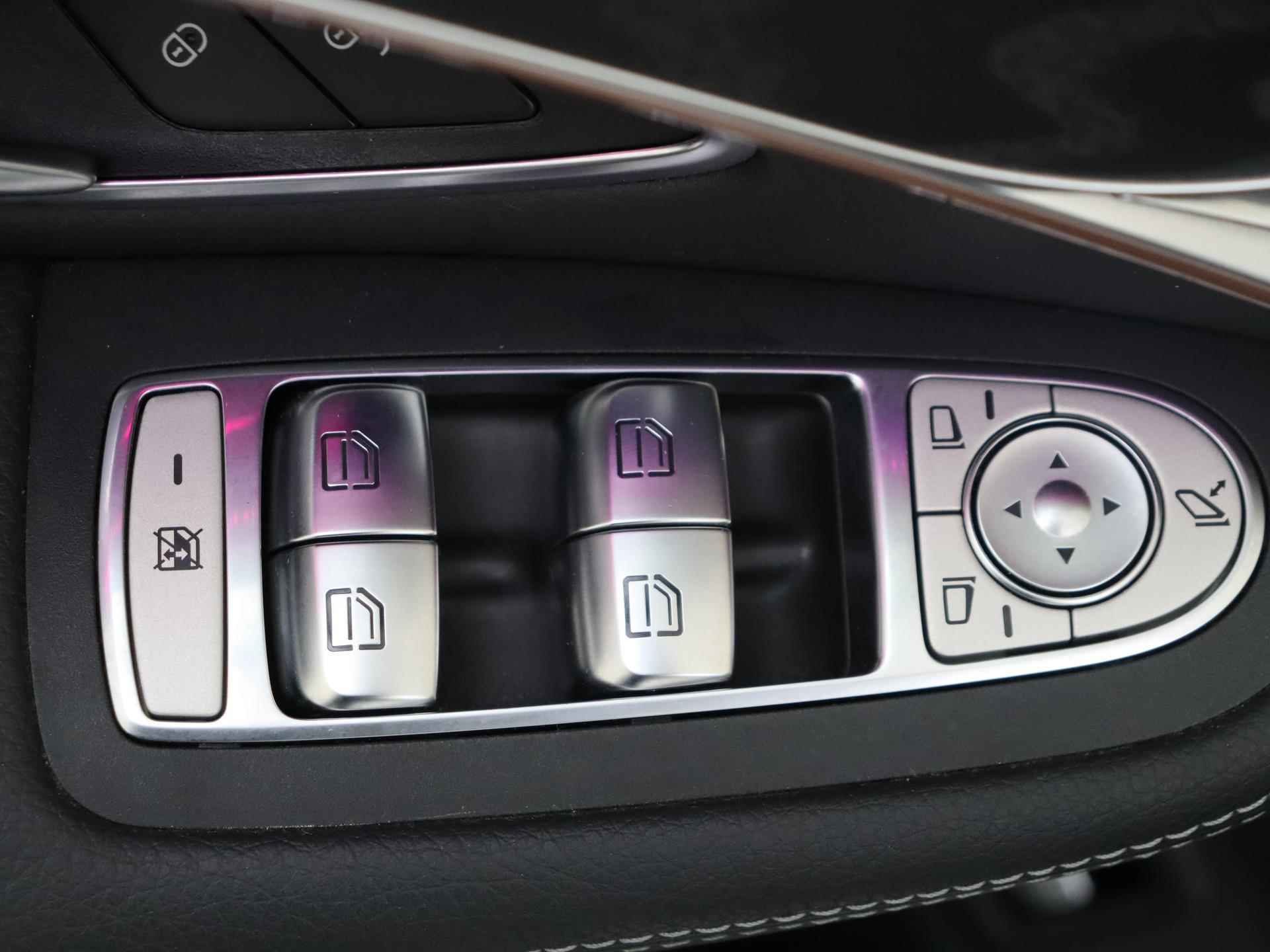 Mercedes-Benz EQC 400 4MATIC Premium Plus 80 kWh / AMG/ Schuifdak/ Rijassistentiepakket/ Stoelverwarming v+a - 28/36