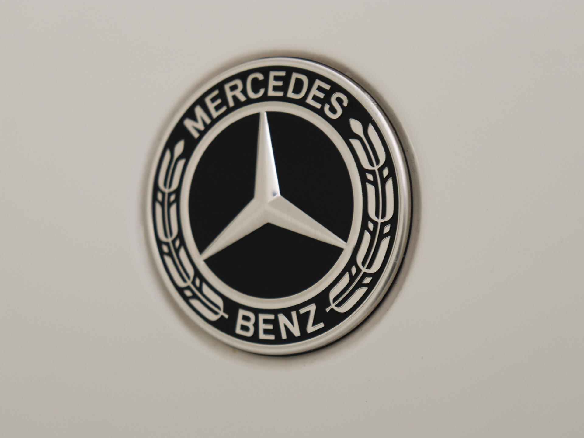 Mercedes-Benz EQC 400 4MATIC Premium Plus 80 kWh / AMG/ Schuifdak/ Rijassistentiepakket/ Stoelverwarming v+a - 32/36