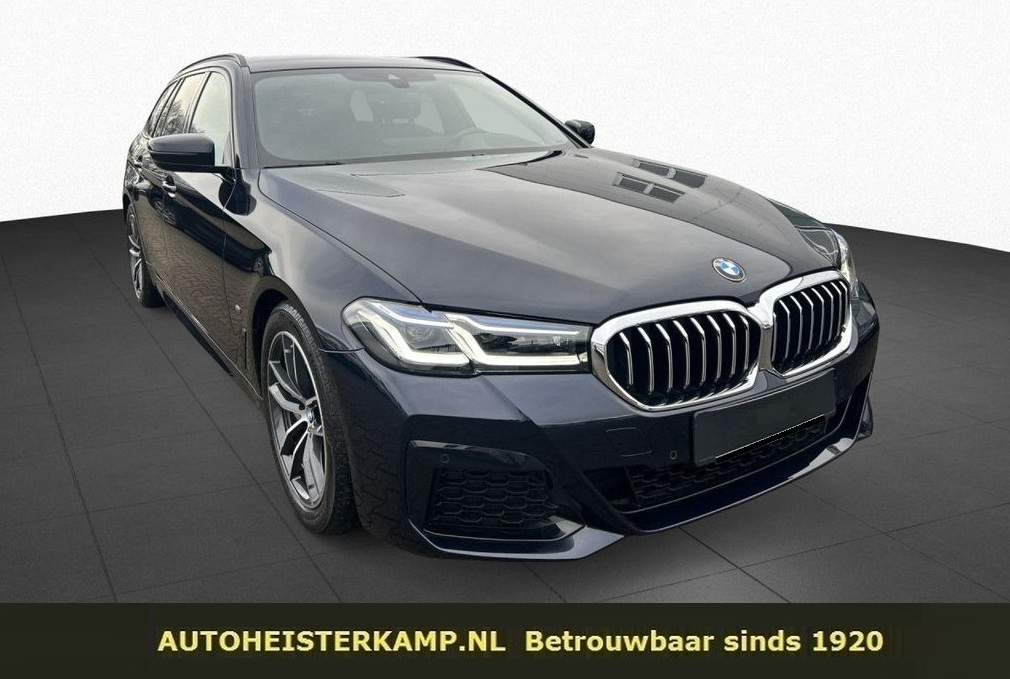 BMW 5 Serie Touring 530d M Sport 286 PK Head Up Trekhaak LED Laser Sportstoelen 18 Inch Sensatec Leder