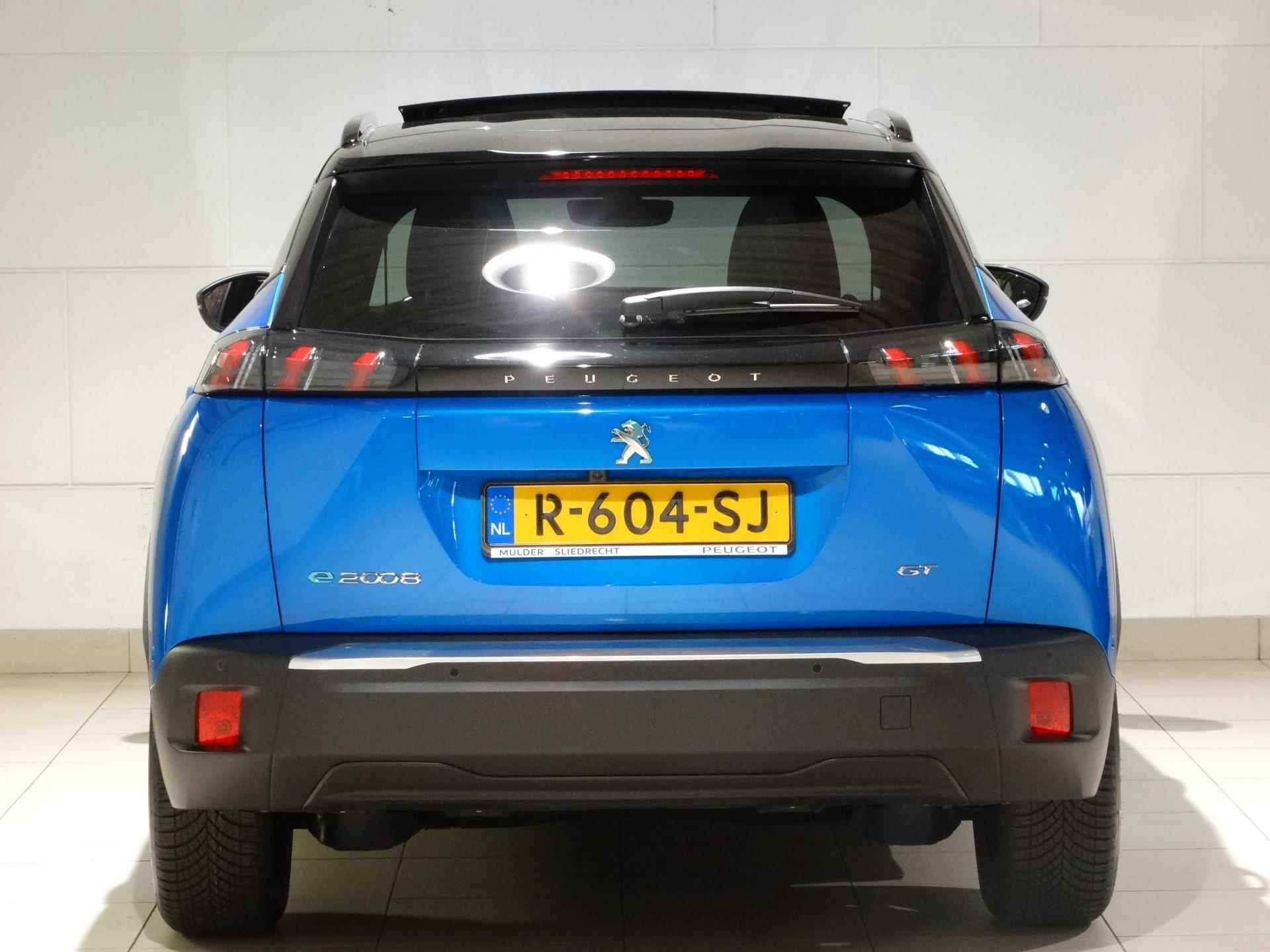 Peugeot e-2008 SUV GT Pack EV 3-FASEN 50kWh 136pk | SCHUIF/KANTELDAK | NAPPA LEDER | ADAPTIVE CRUISE | KEYLESS ENTRY | STOELVERW. | GRIPCONTROL | LM-VELGEN - 10/80