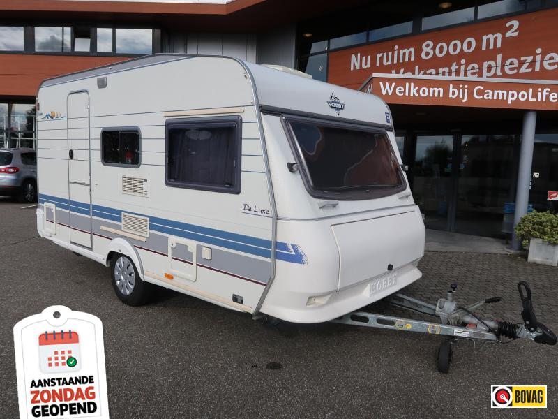 Hobby De Luxe 400 SF MET VOORTENT