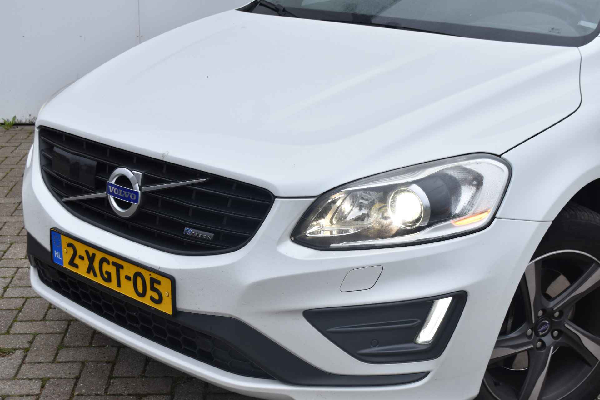 Volvo XC60 T5 R-Design #BOMVOL! #Adap.Cruise #Standkachel #NLAuto! - 5/19