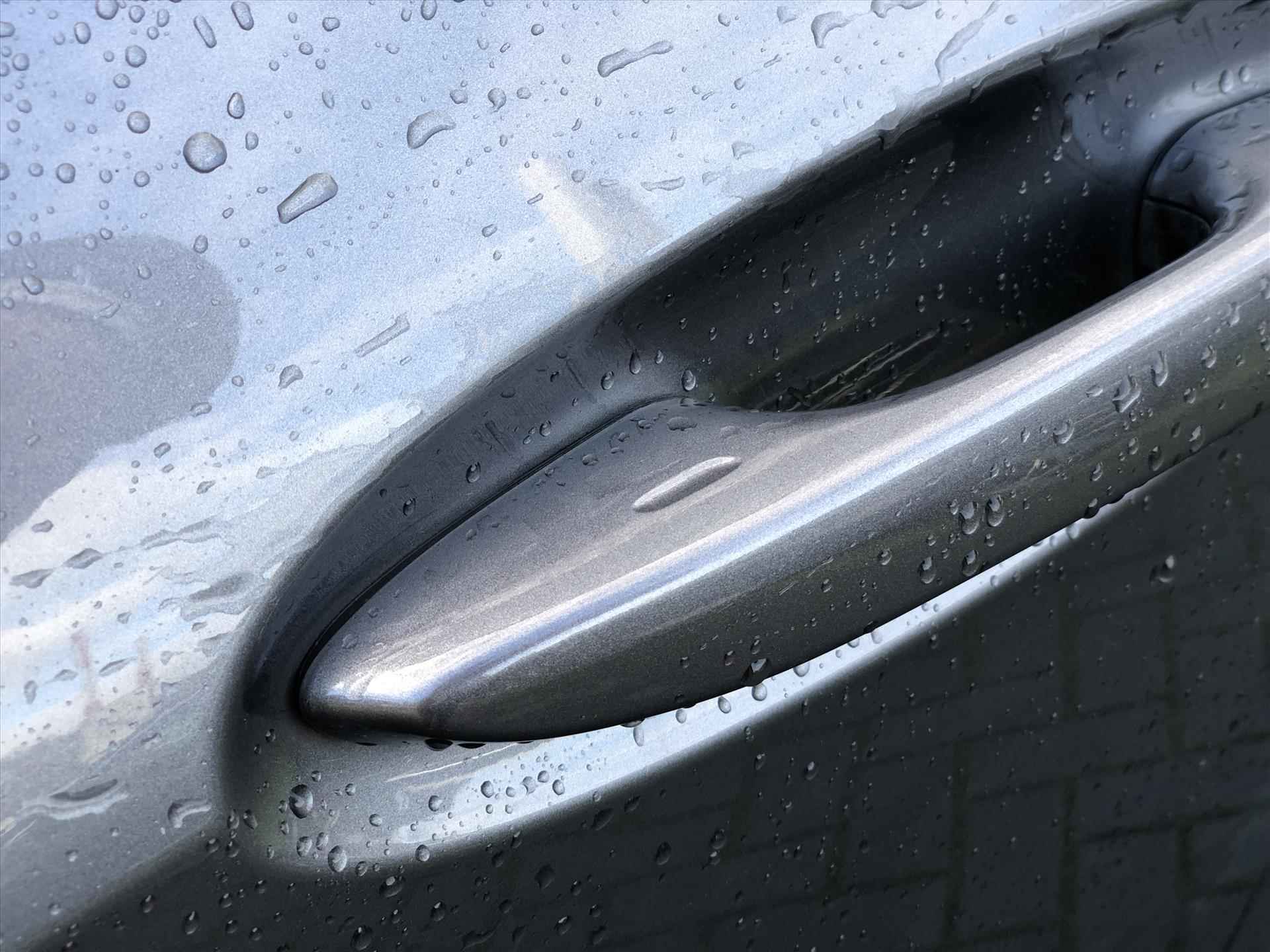 Lexus Ux 250h First Edition Premium | Dodehoekherkenning, Parkeersensoren, Apple CarPlay/Android Auto, Stoel + Stuurverwarming - 5/37