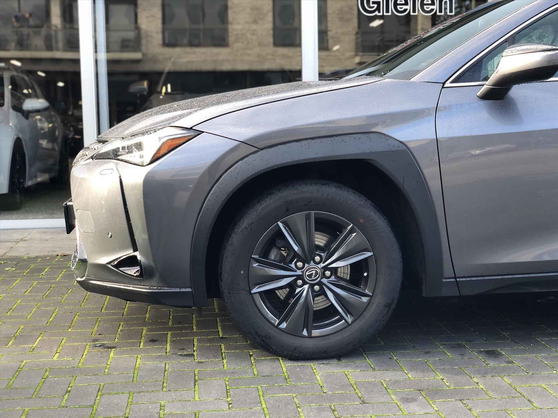 Lexus Ux 250h First Edition Premium | Dodehoekherkenning, Parkeersensoren, Apple CarPlay/Android Auto, Stoel + Stuurverwarming - 7/37