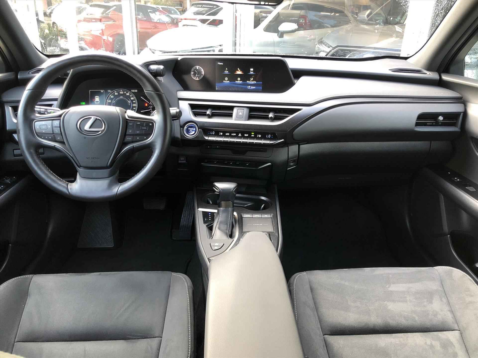 Lexus Ux 250h First Edition Premium | Dodehoekherkenning, Parkeersensoren, Apple CarPlay/Android Auto, Stoel + Stuurverwarming - 14/37