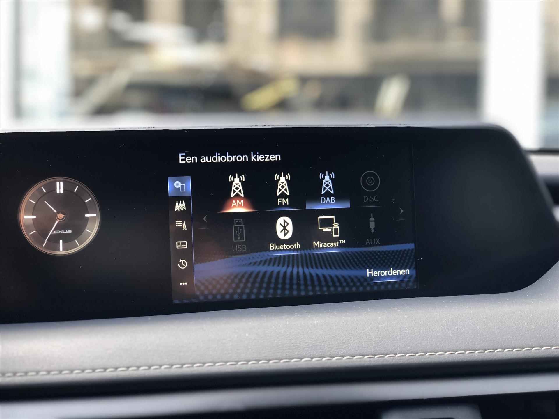 Lexus Ux 250h First Edition Premium | Dodehoekherkenning, Parkeersensoren, Apple CarPlay/Android Auto, Stoel + Stuurverwarming - 20/37