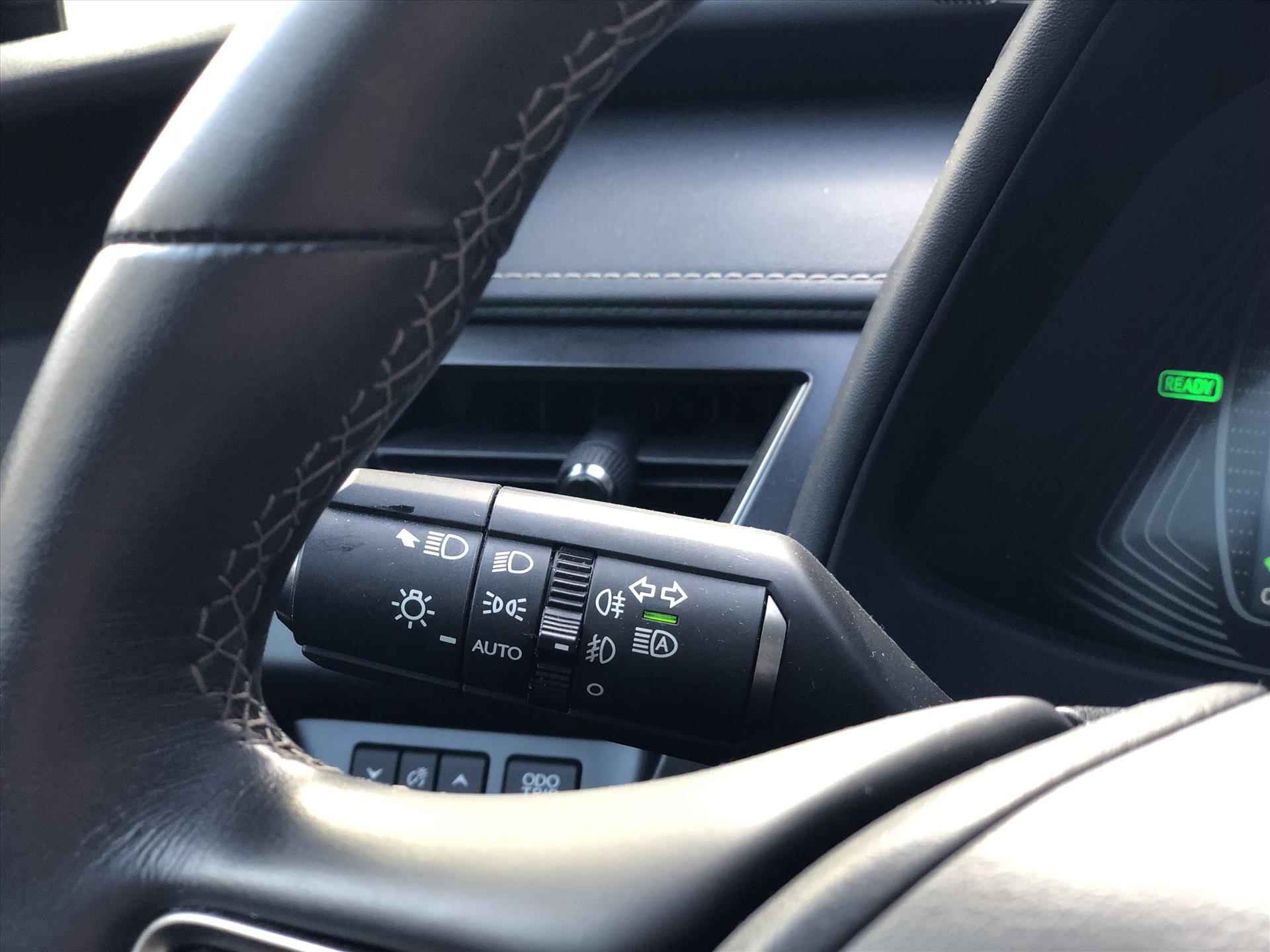 Lexus Ux 250h First Edition Premium | Dodehoekherkenning, Parkeersensoren, Apple CarPlay/Android Auto, Stoel + Stuurverwarming - 27/37