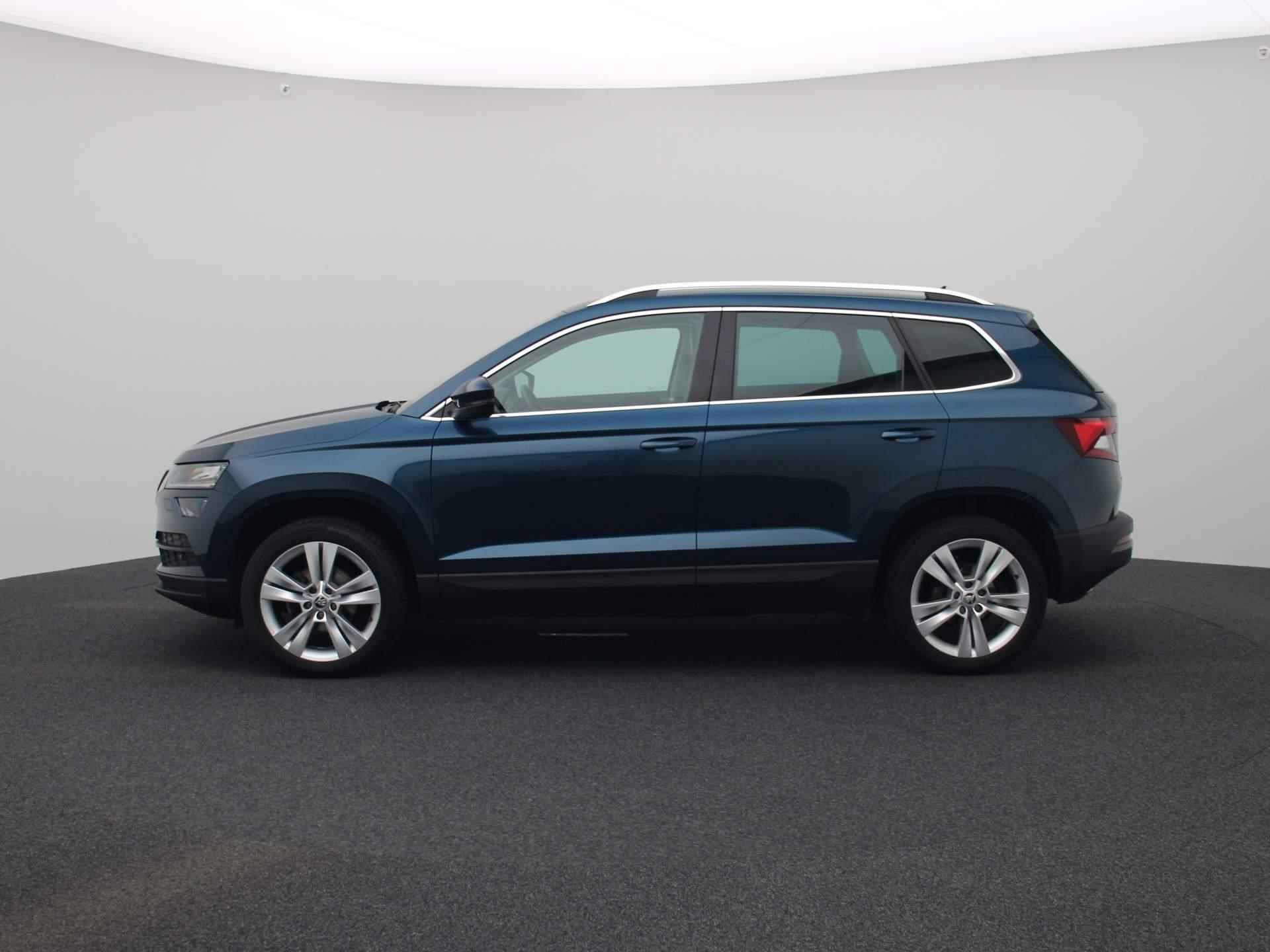 Skoda Karoq 1.5 TSI ACT Style Business 150 PK | Automaat | LED koplampen | Lederen bekleding | Navigatie | Achteruitrijcamera | Parkeersensoren | Cruise Control | Privacy Glass | Lichtmetalen velgen | - 4/38