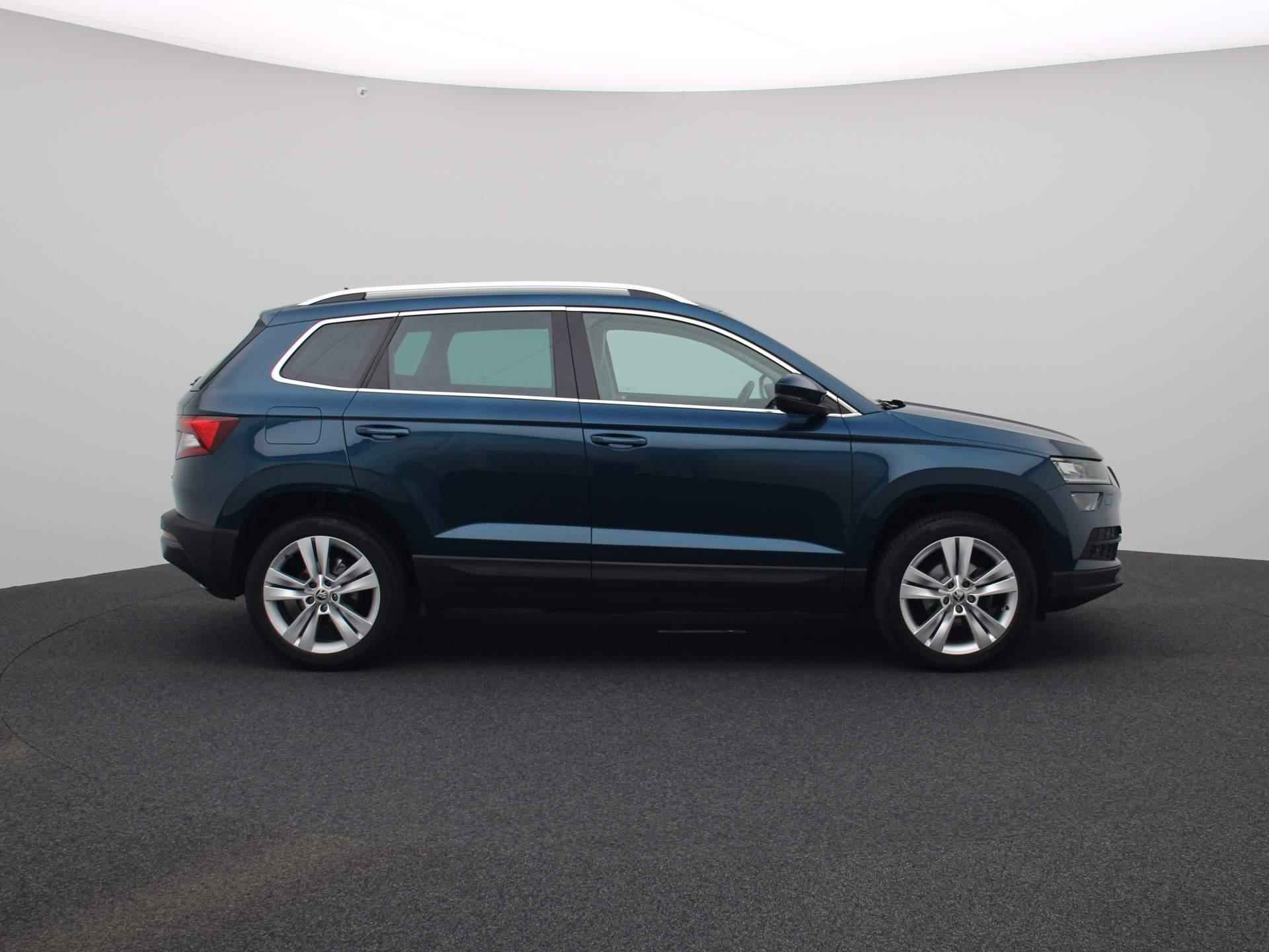 Skoda Karoq 1.5 TSI ACT Style Business 150 PK | Automaat | LED koplampen | Lederen bekleding | Navigatie | Achteruitrijcamera | Parkeersensoren | Cruise Control | Privacy Glass | Lichtmetalen velgen | - 6/38