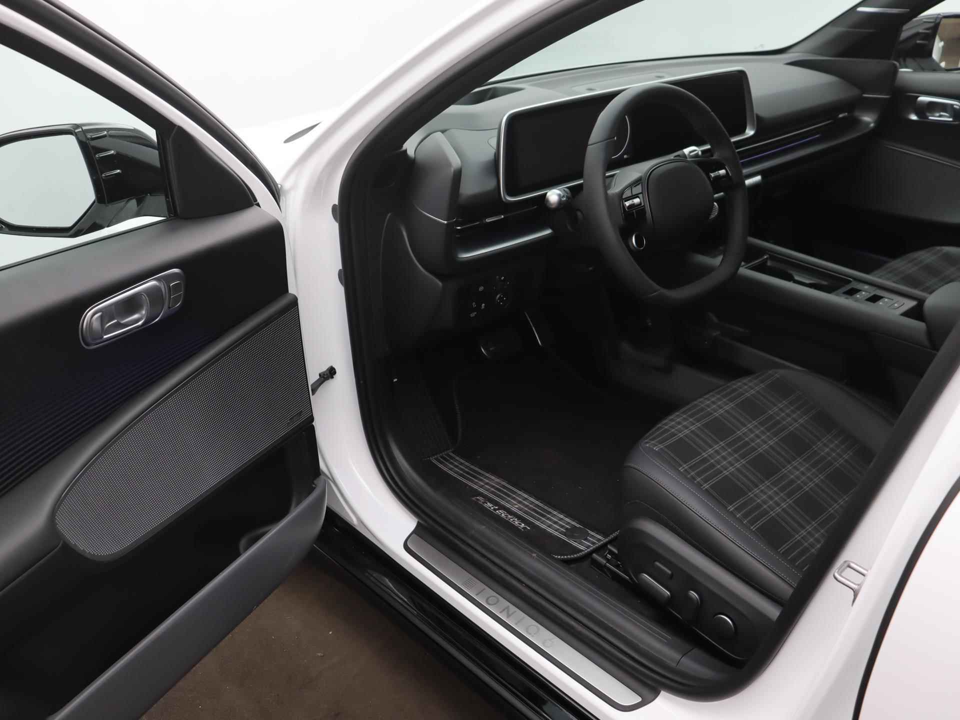 Hyundai IONIQ 6 First Edition AWD 77 kWh | 20 inch | Panoroma dak | Bose Sound | Memory seats | Relax seats | - 11/29